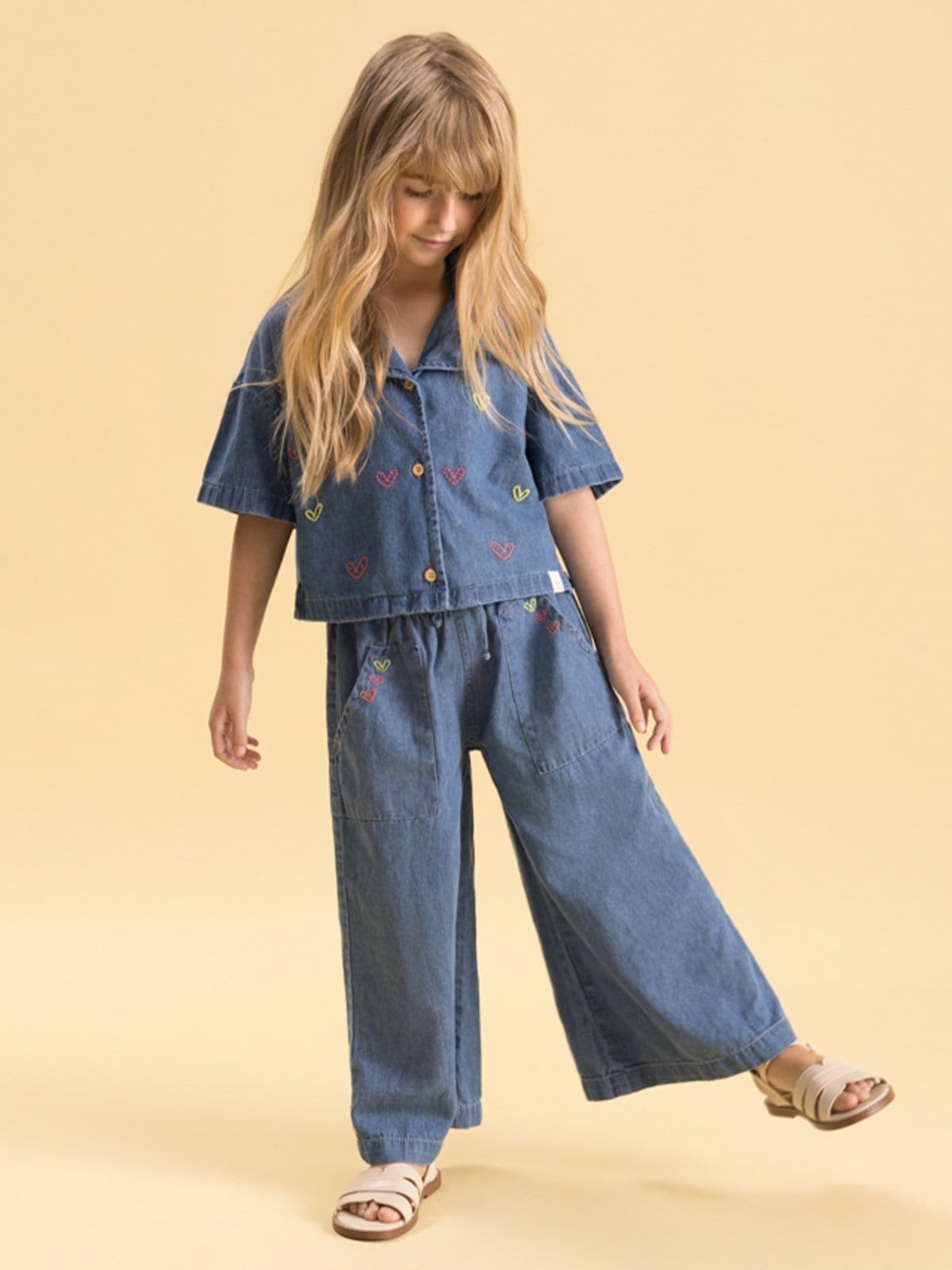 Vista principal Calça Menina Bugbee Jeans Leve com Bordado Bugbee azul