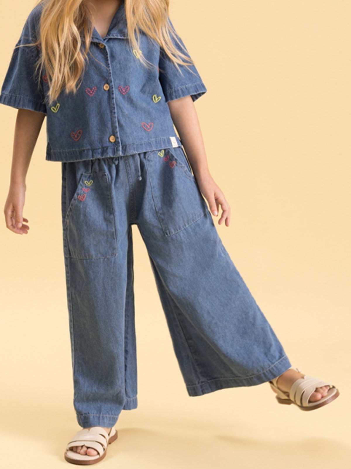 Vista 2 Calça Menina Bugbee Jeans Leve com Bordado Bugbee azul