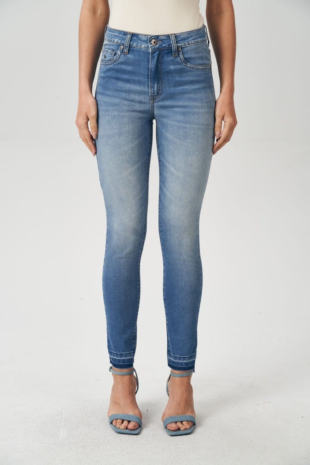 Calça Skinny Barra Desfeita Feminina Acostamento