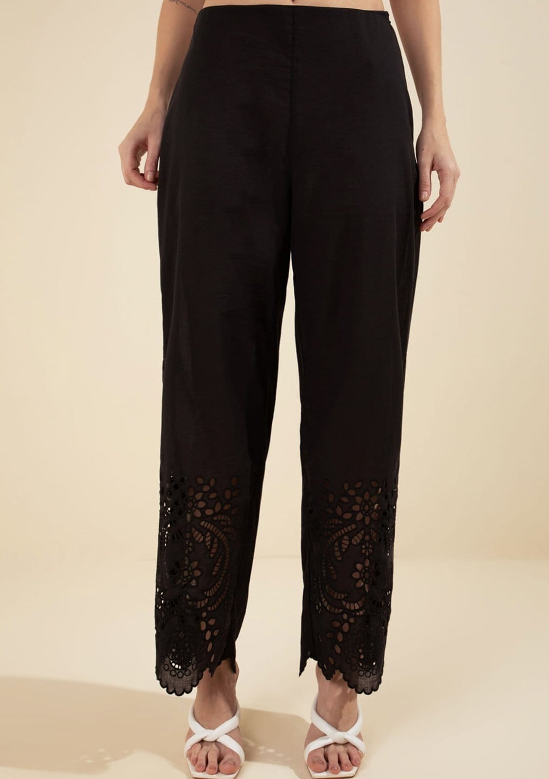 Vista 2 Calça Morena Rosa Reta Alta Preto Morena Rosa preto rosa