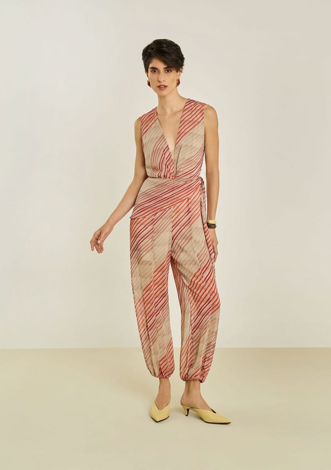 Macacão Maria Valentina Solto Decote V Sem Manga Longo