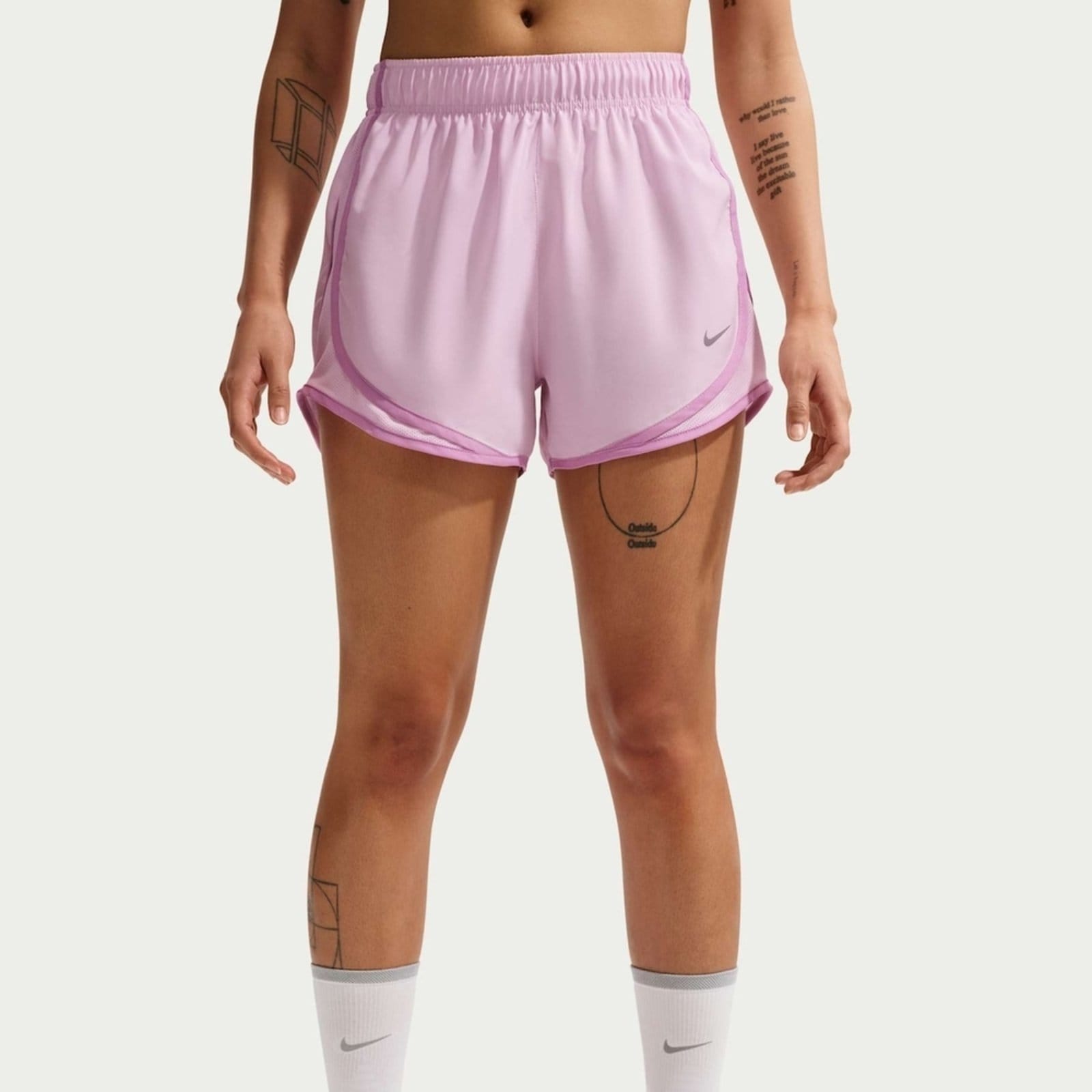 Shorts Nike Dri-FIT Tempo Feminino - 2