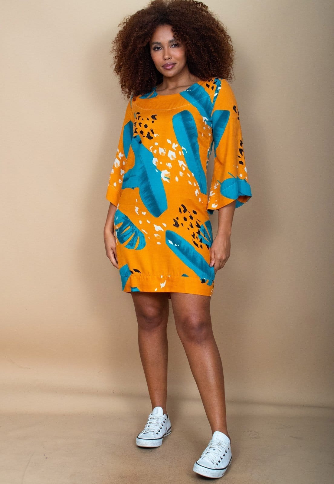 Vista principal Vestido Curto Cabanafree Balli Manga Ampla Estampa Aurora Botânica Cabanafree estampado/preto