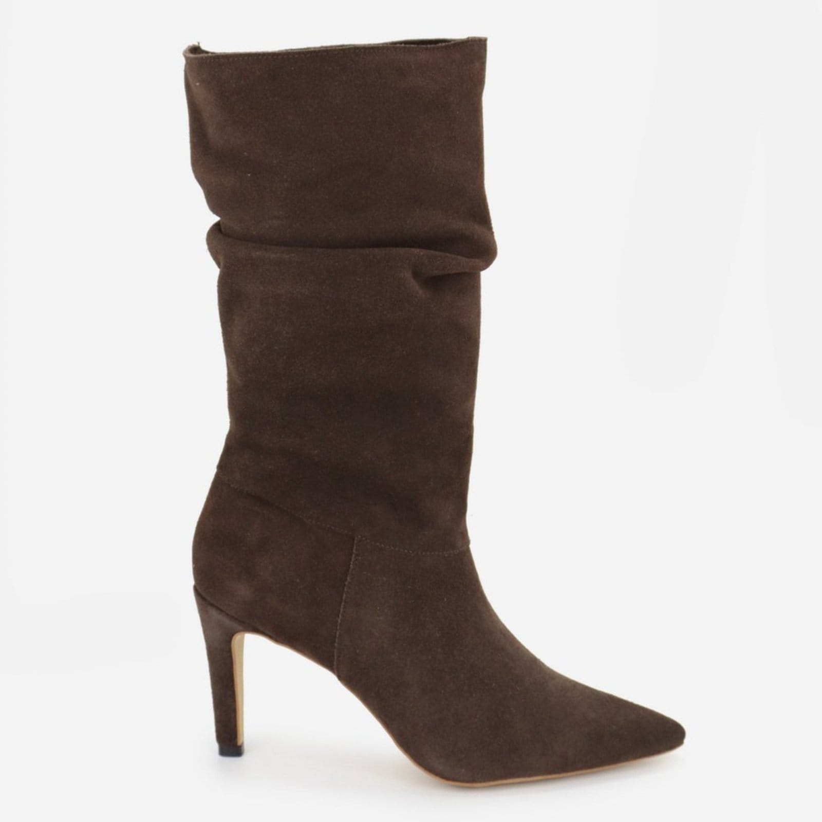 Vista 2 Bota Feminina Salto Fino Bico Fino Enrugada Slouchy Em Couro Maria Paula Camurça Expresso MARIA PAULA marrom