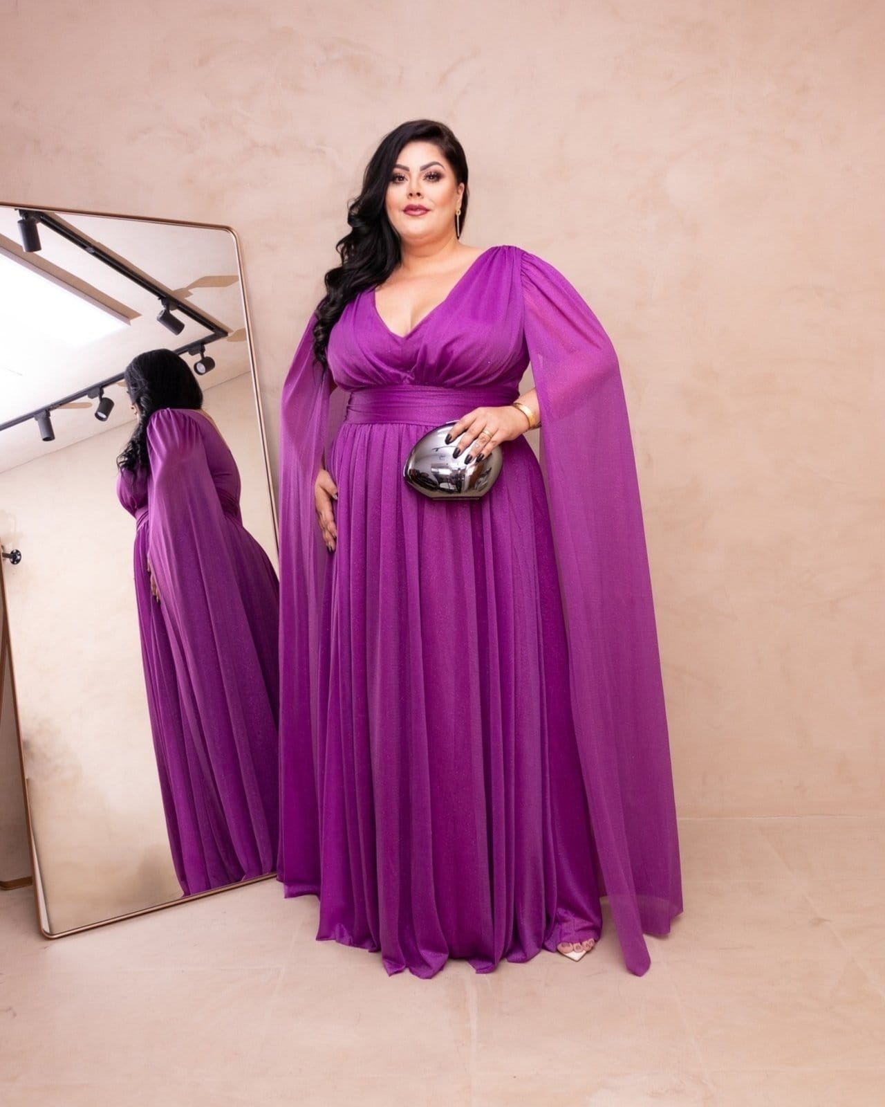 Vestido Longo de Festa Madrinha Plus Size Curvy Mangas Longas Soltas com Brilho Elegante Fernalla