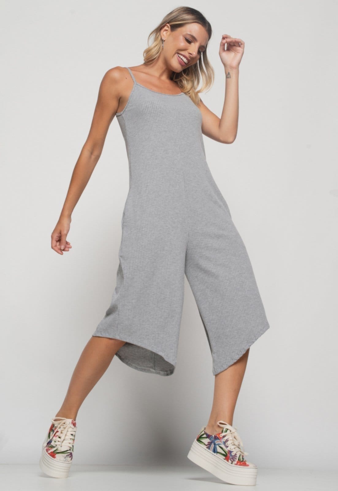 Macacão Alça Fina Salvatore Pantacourt Canelado Mescla