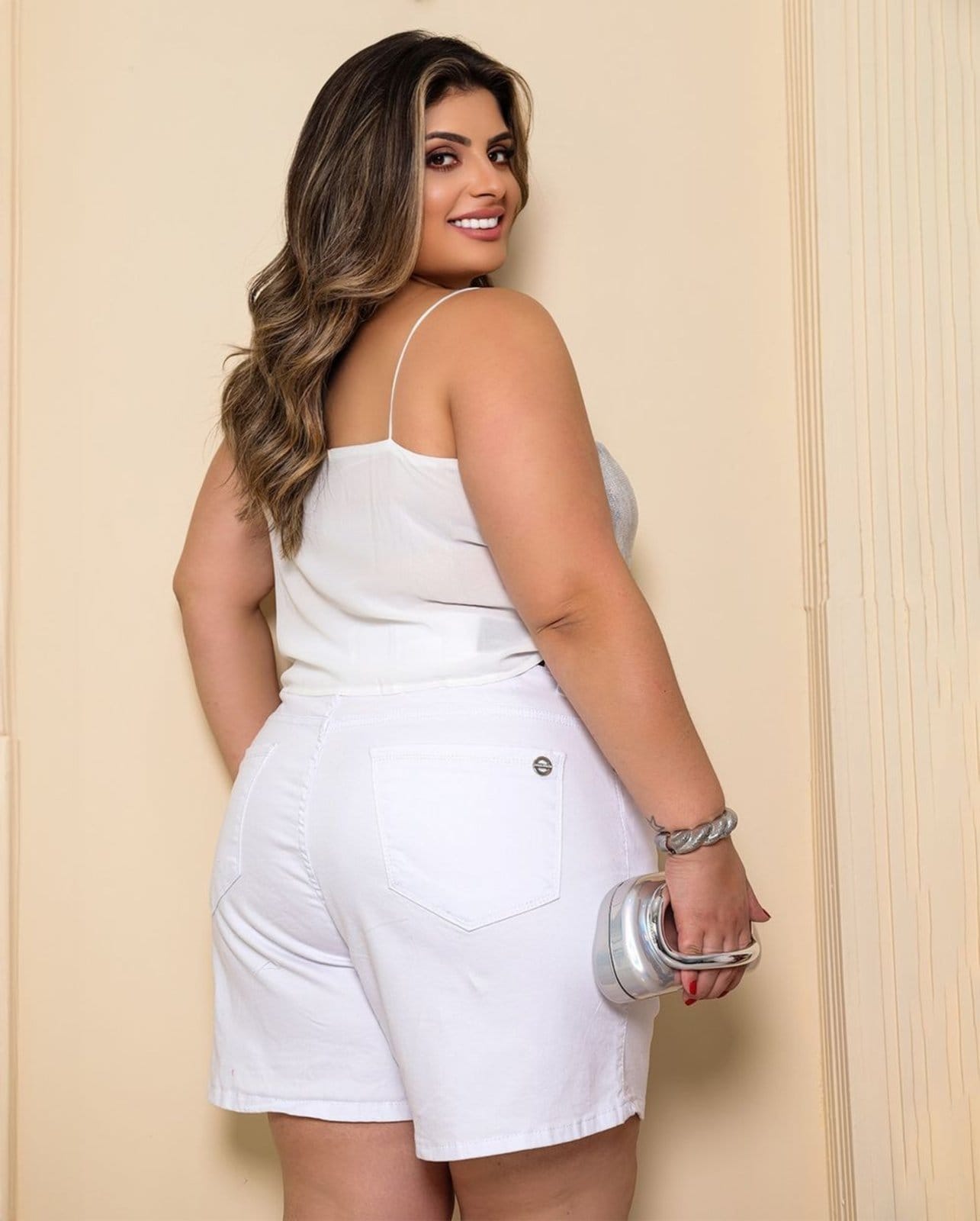 Vista 2 Shorts Sarja Mom Feminina Plus Size 25180 Branca Consciência branco