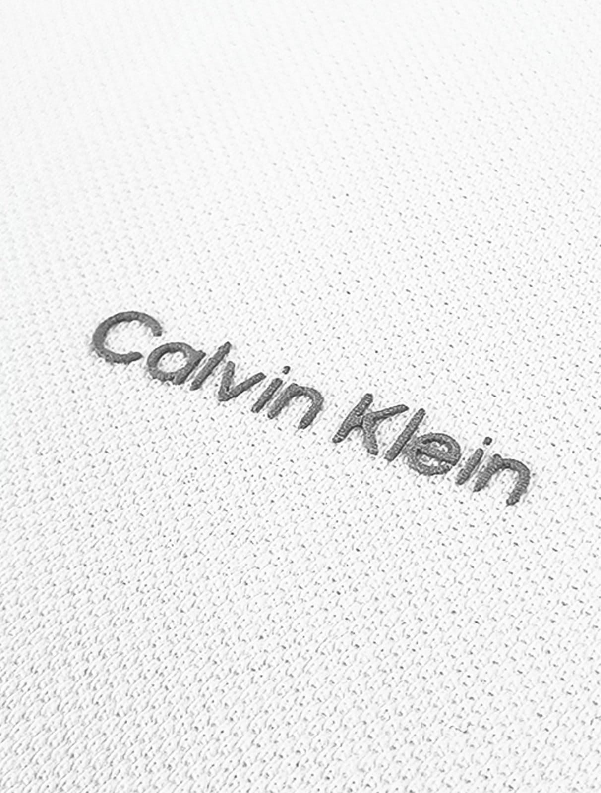Vista 2 Polo Calvin Klein Masculina Piquet Slim Básica Relevo Branca Calvin Klein branco