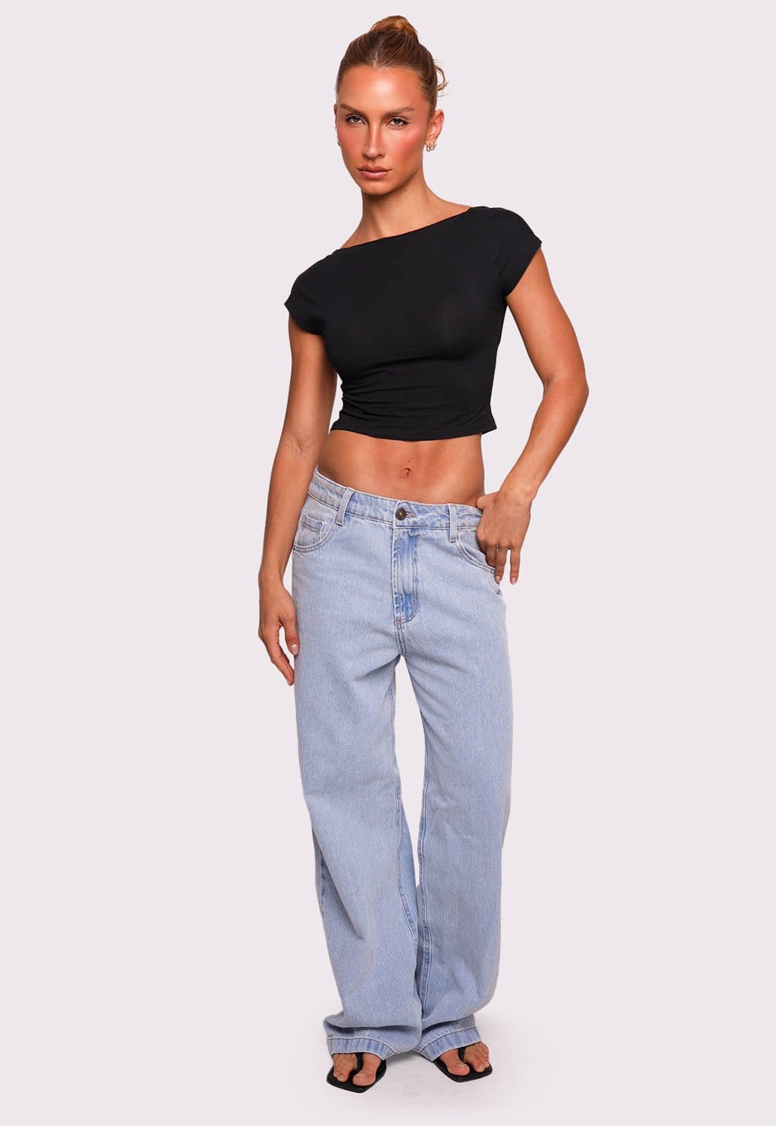 Vista 2 calça relaxed mariah Mundo Lolita mundololita azul/jeans