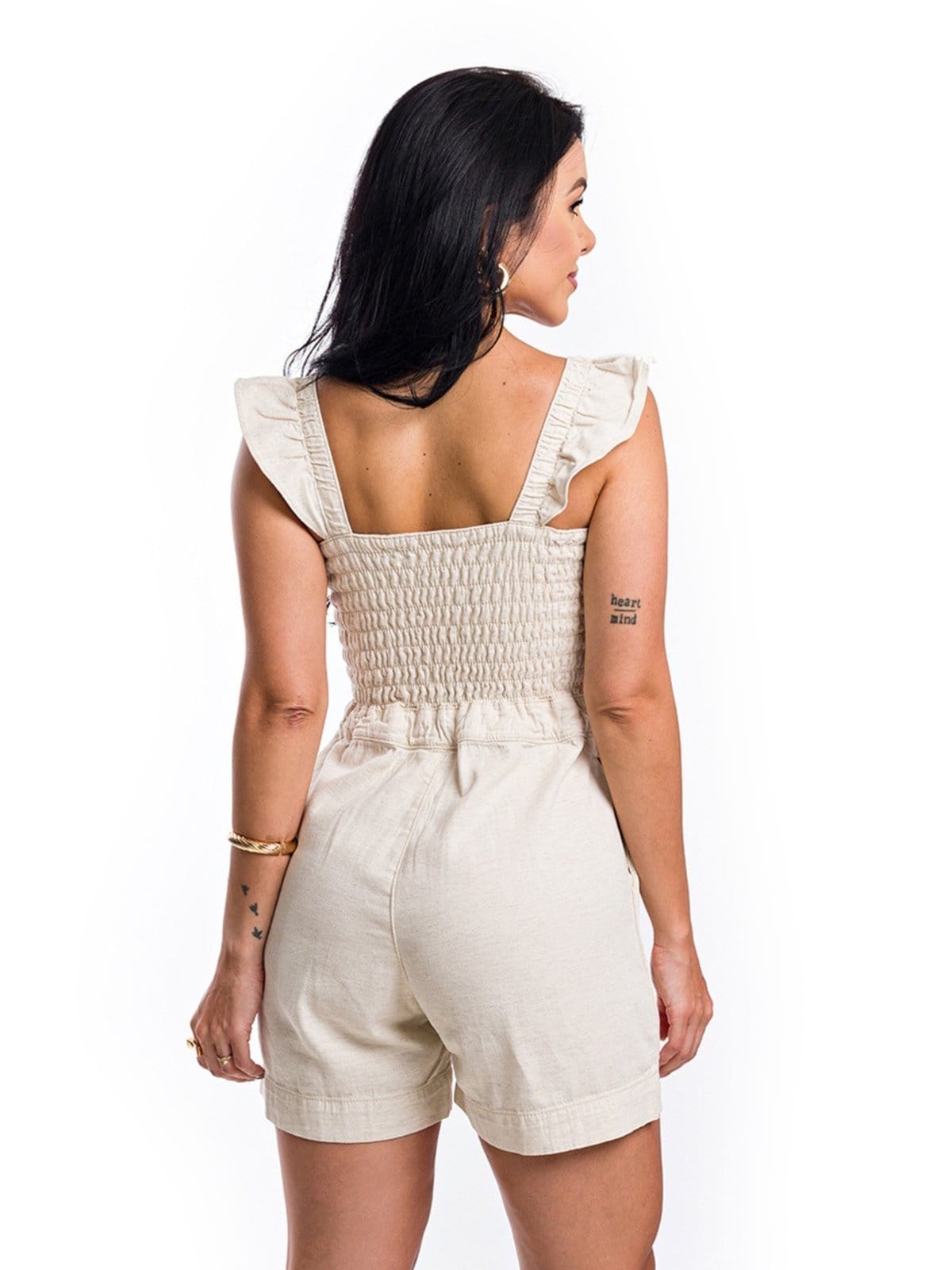 Vista 2 Macaquinho Restrito Jeans Curto de Linho com Lastex - AREIA Restrito Jeans bege