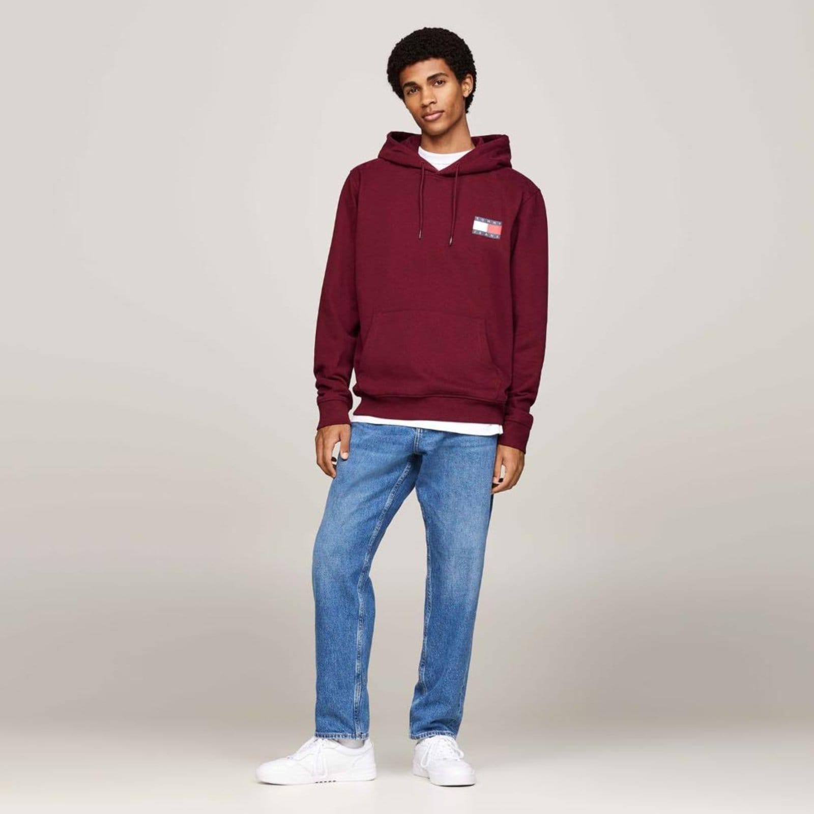 Vista 2 Moletom Bandeira Capuz Tommy Jeans - G Tommy Jeans vinho