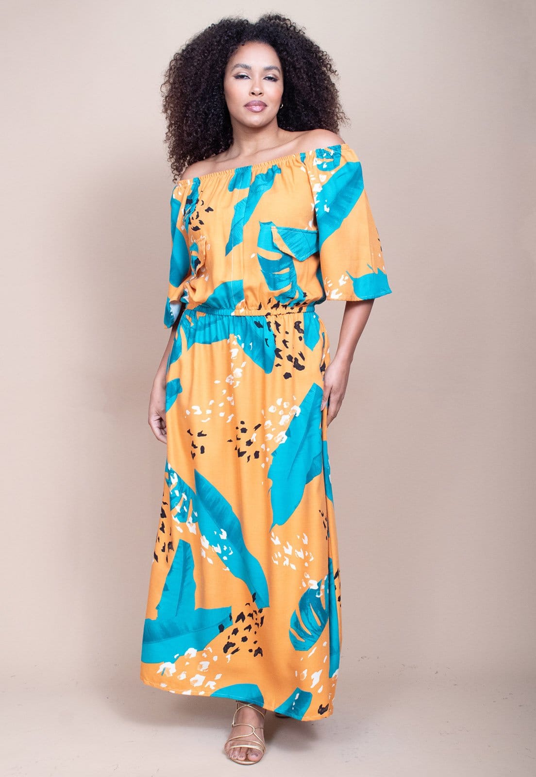 Vista 2 Vestido Midi Cabanafree Ciganinha Viscose com Lapela Estampa Aurora Botânica Cabanafree azul/estampado/preto