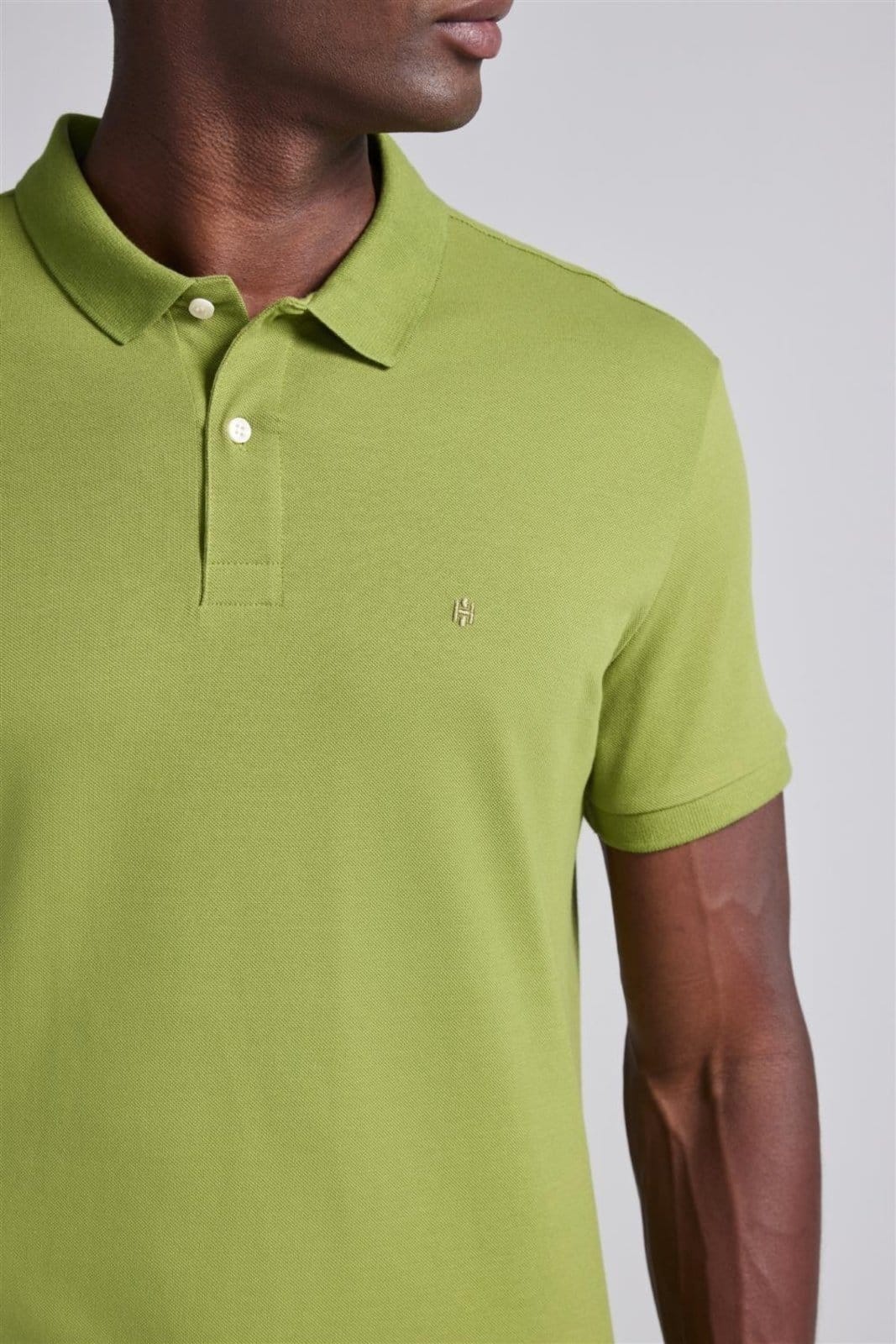 Vista 2 HIGHSTIL Camisa Polo Piquet Premium Slim Fit Azeite HIGHSTIL verde