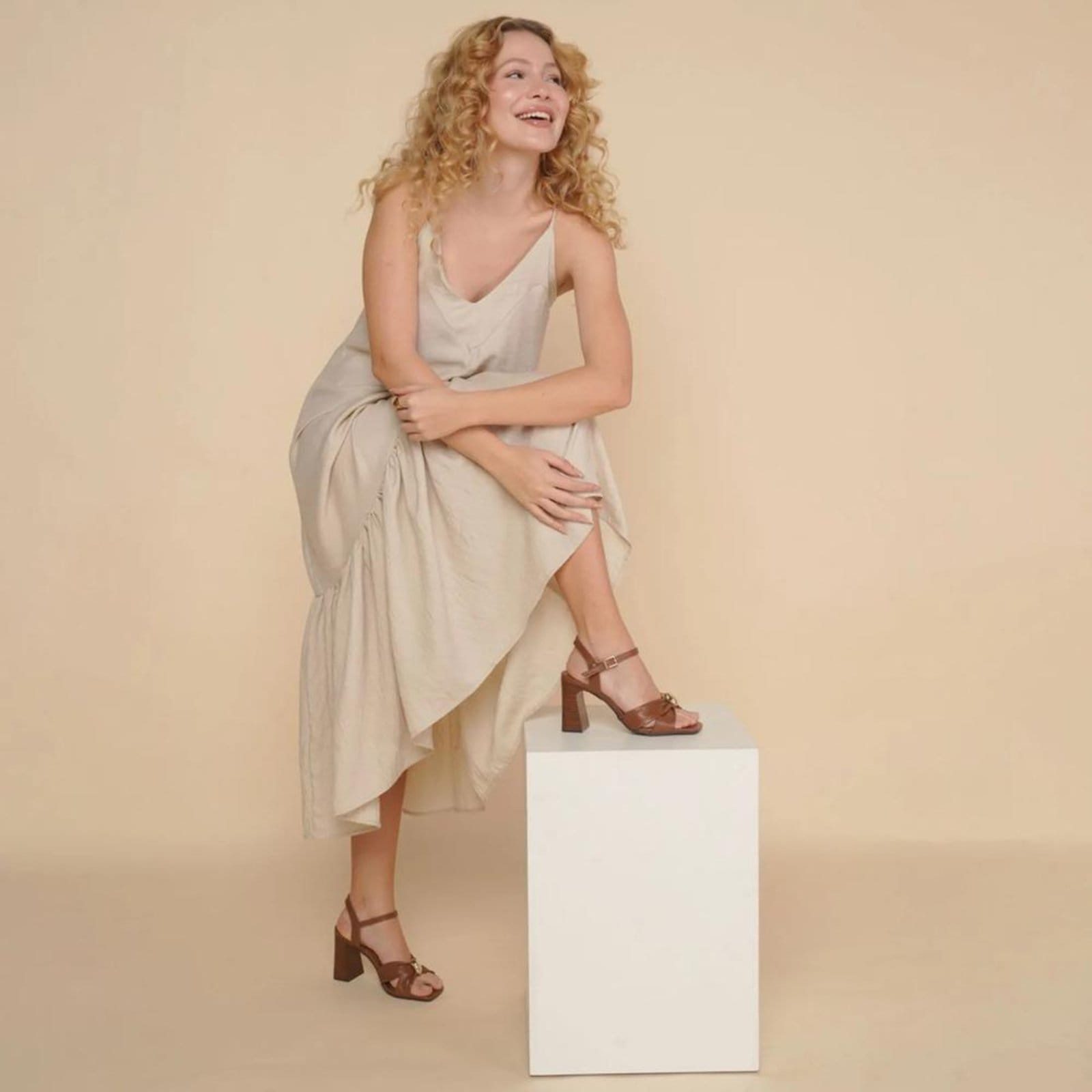 Vista 2 Sandália Via Marte Couro Salto Bloco Feminina VIA MARTE marrom