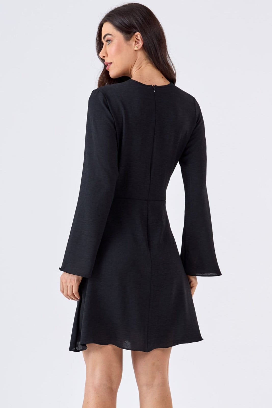 Vista principal Vestido Curto PKS Com Transpasse Lateral PKS preto