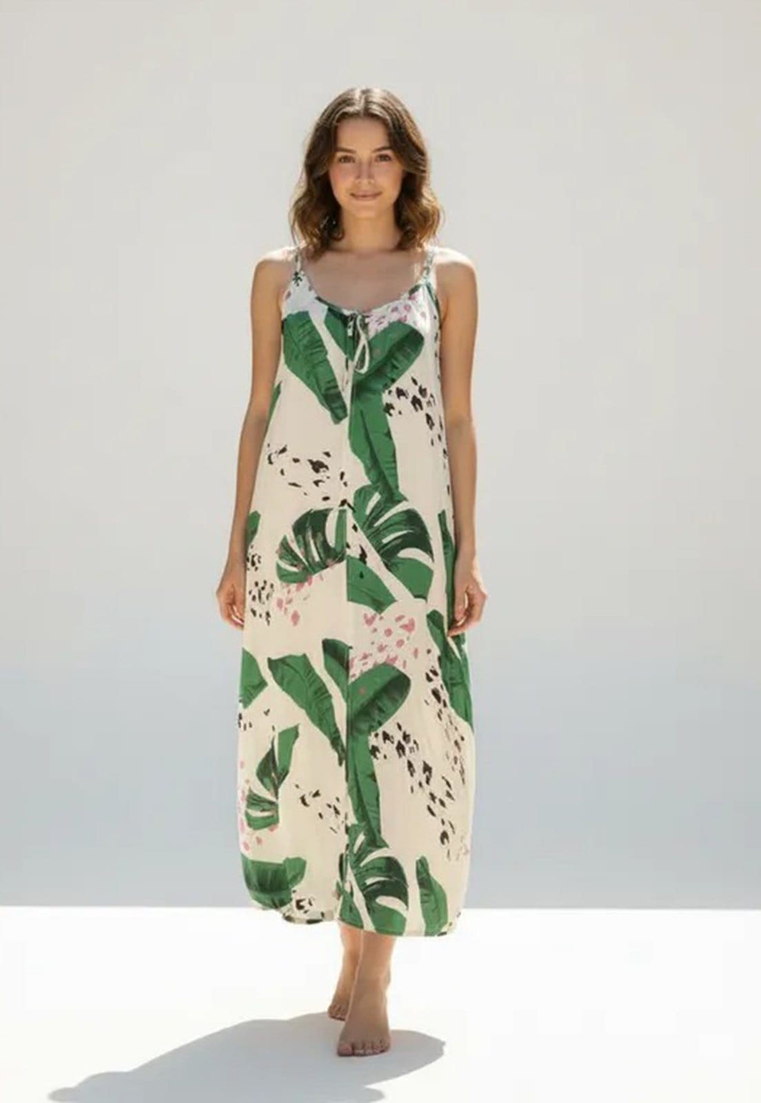 Vista 2 Vestido Longo Cabanafree Caçuá Viscose Alça Fina Estampa Folhagem Poética Cabanafree amarelo/estampado/laranja/verde