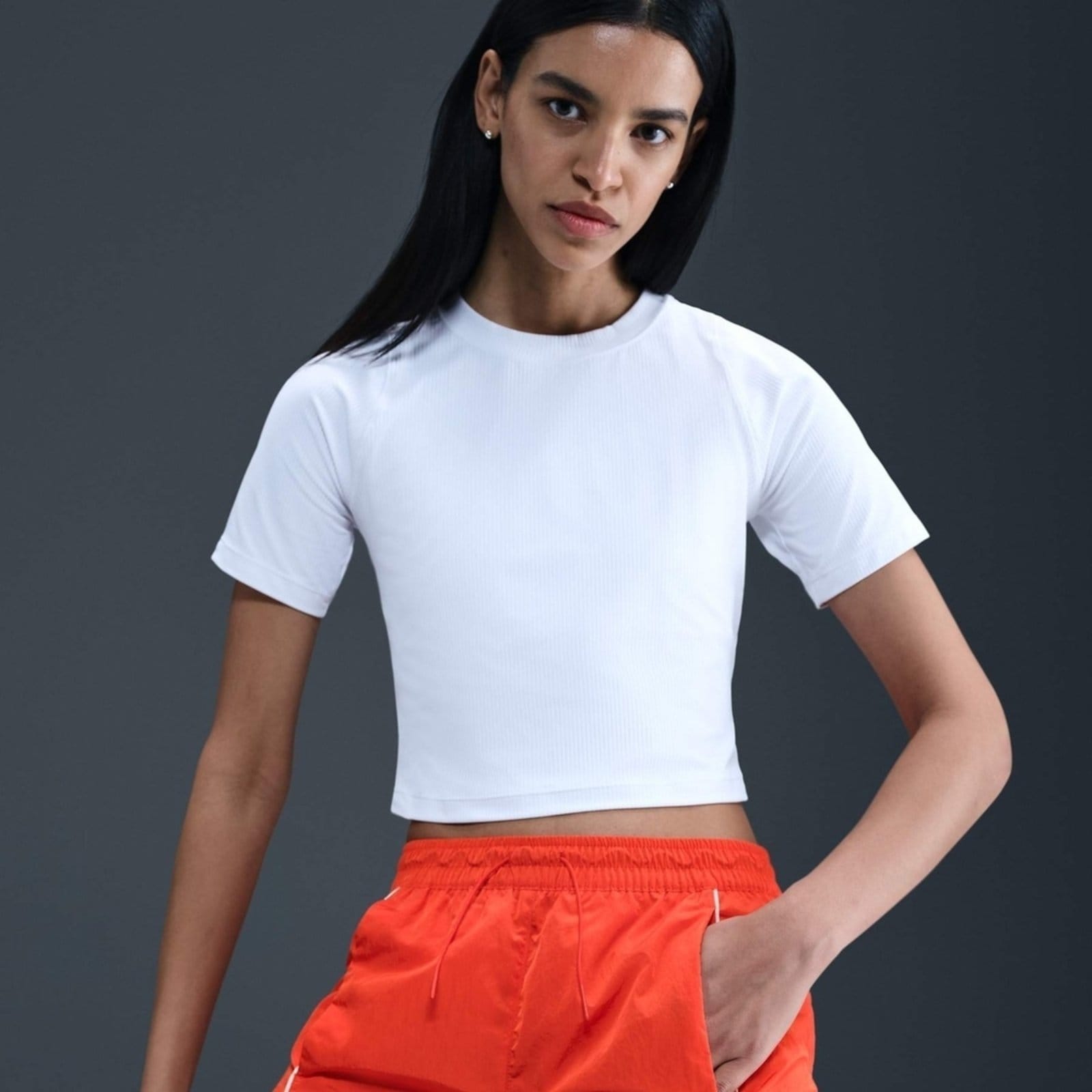 Vista 2 Shorts Nike Sportswear 2IN Feminino Nike vermelho