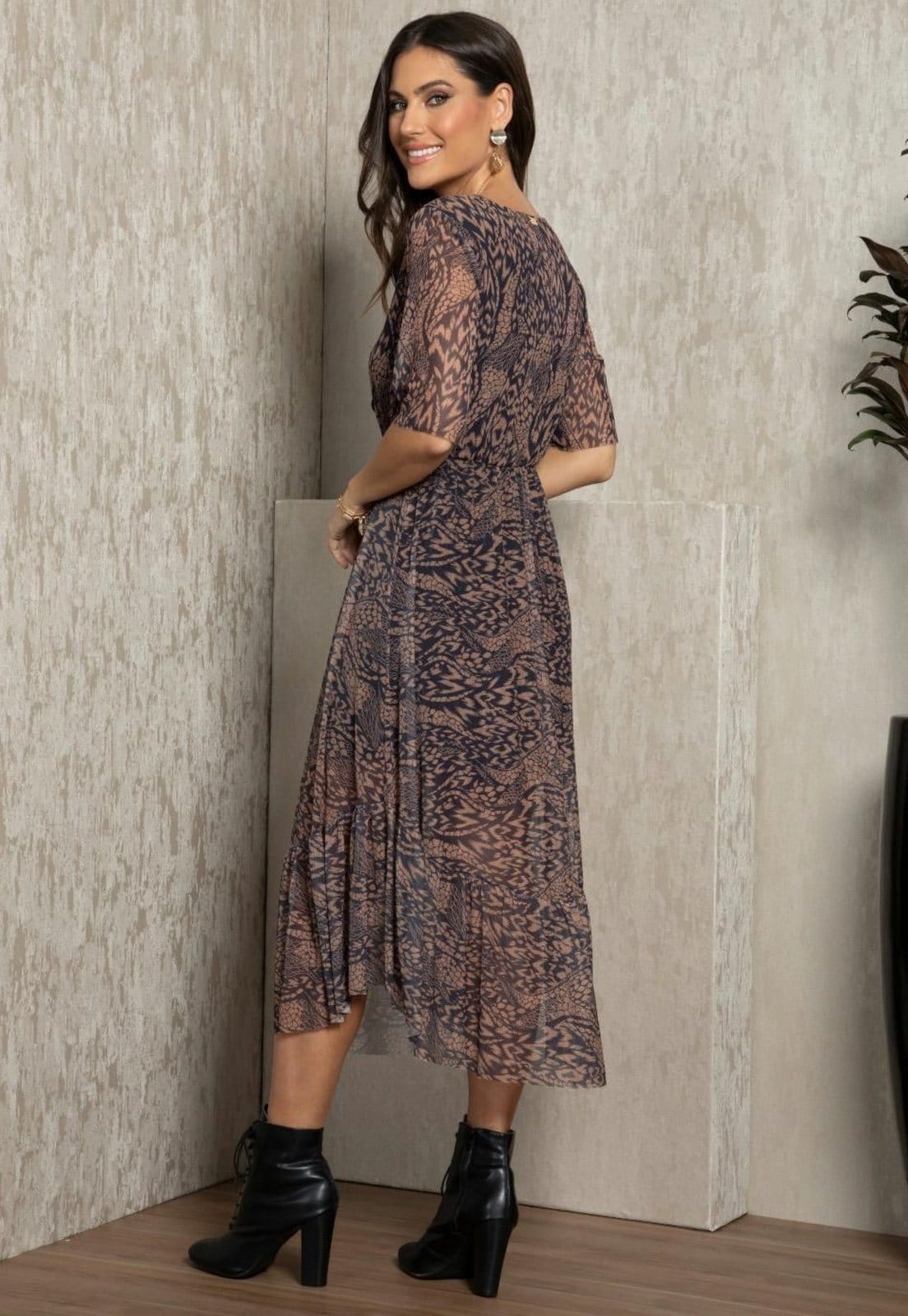 Vista 2 Vestido Com Amarração No Decote Quintess marrom