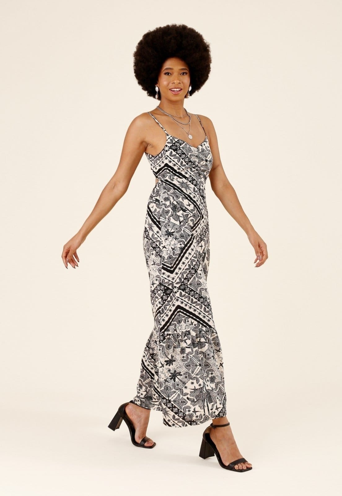 Vista 2 Vestido Midi Pop Me Em Viscose Estampado Animal Patchwork Pop Me preto