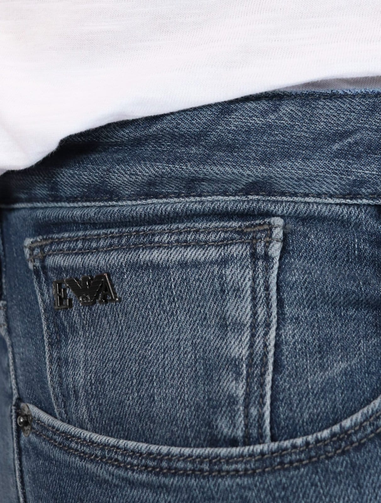 Vista 2 Calça Jeans Empório Armani Masculina J06 Slim Fit 5 Pockets Índigo Médio Emporio Armani azul