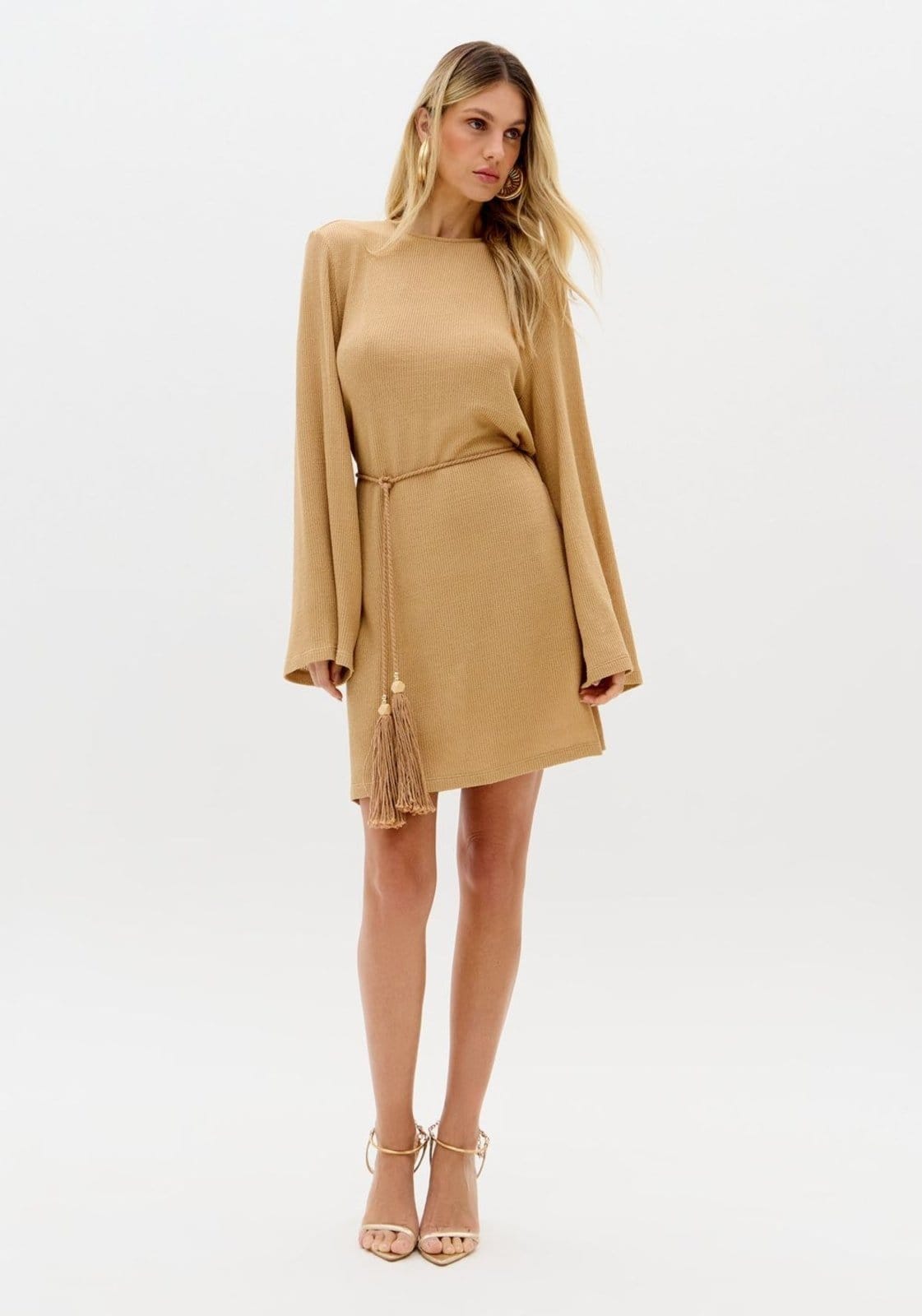 Vista principal Vestido Curto Com Manga Flare Lança Perfume bege