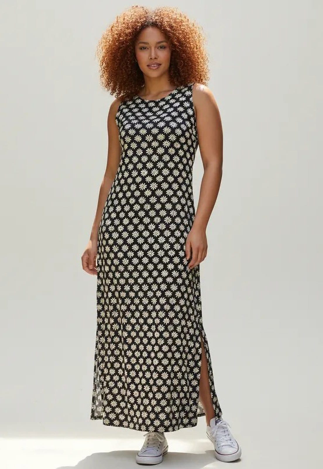 Vista 2 Vestido CabanaFree Longo Plano com Bolso Estampa Festa das Margaridas Cabanafree estampado
