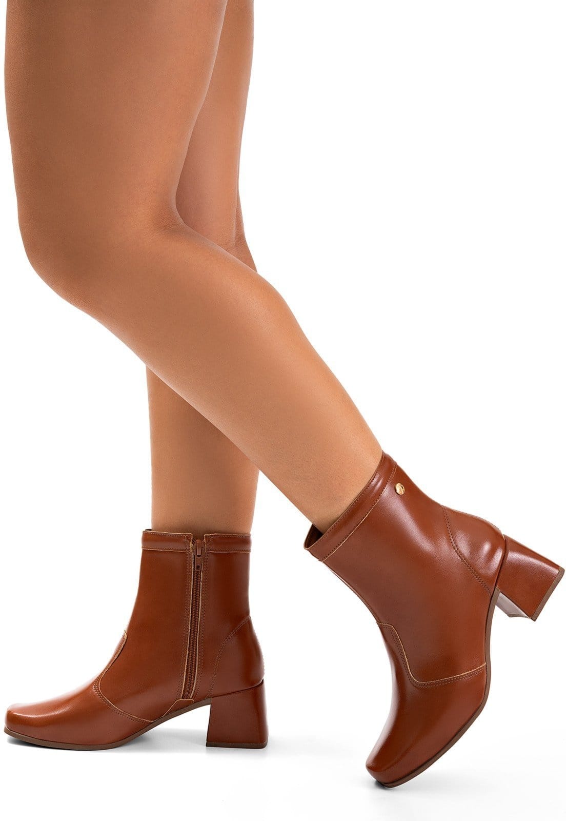Vista 2 Bota Feminina Lumiss Cano Curto Salto Bloco Baixo Confortável Bico Quadrado LUMISS caramelo
