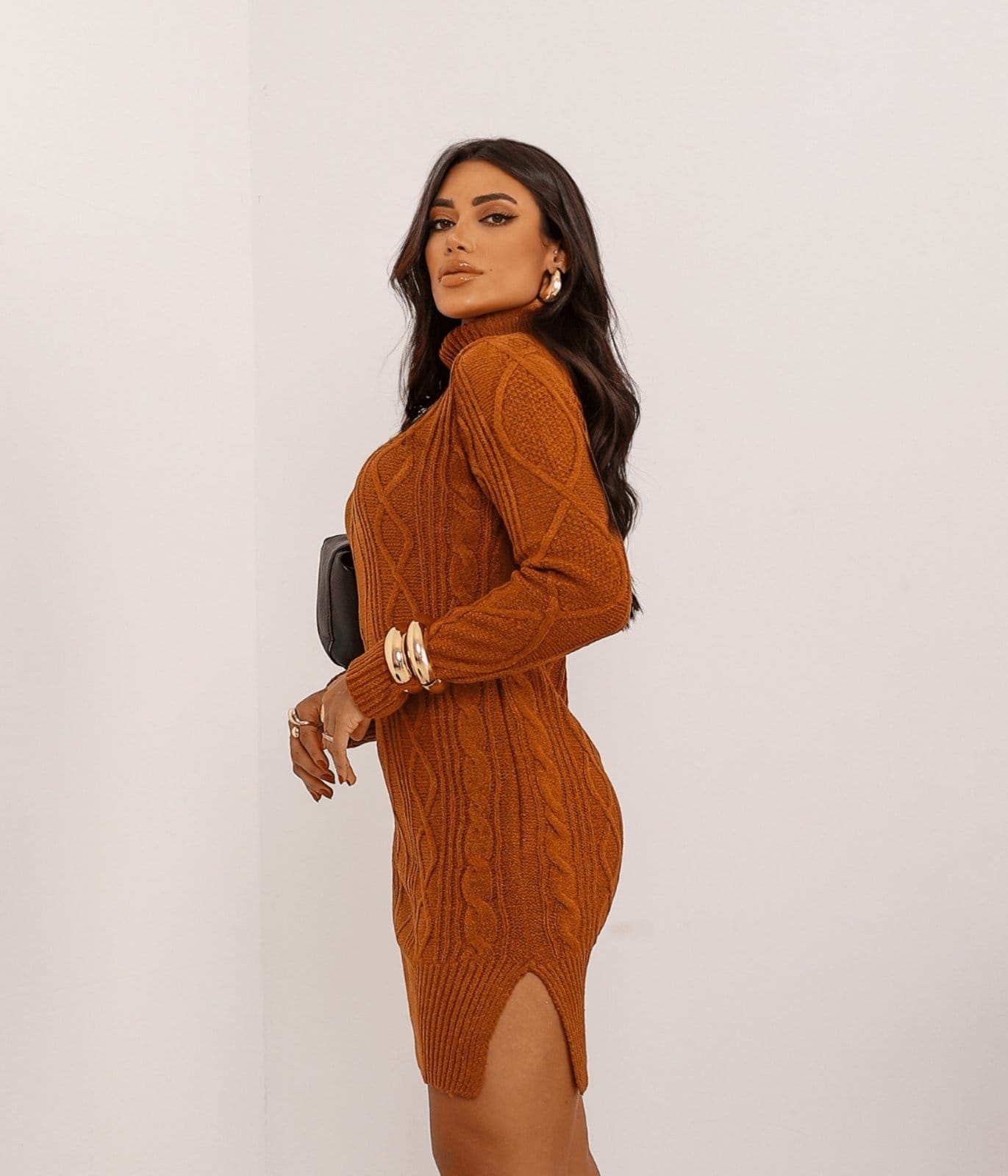 Vista 2 Vestido Cherry Line Mousse Gola Alta Tricô Manga Longa Fenda Ferrugem Cherry Line bronze