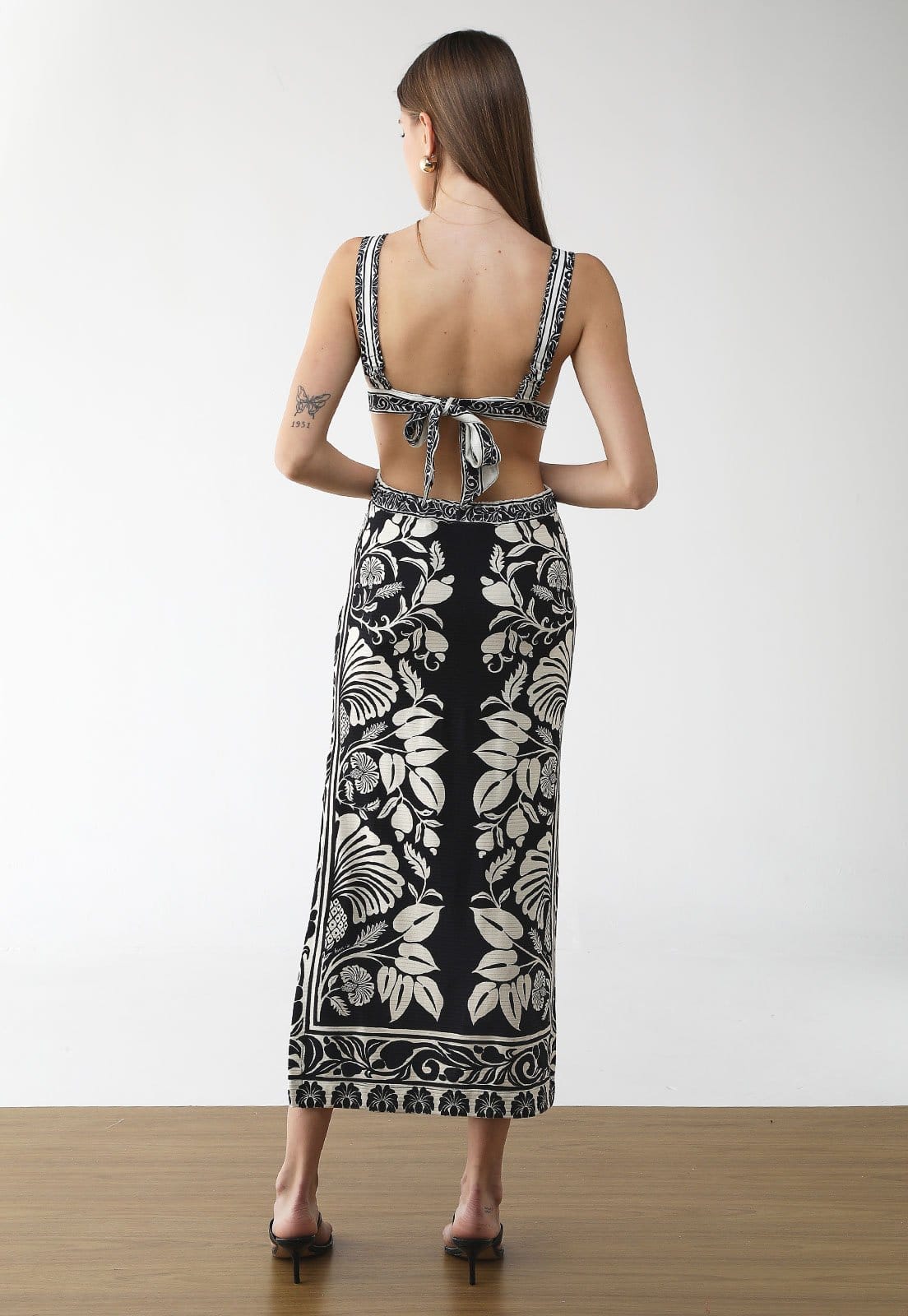 Vista 2 Vestido Feminino FARM Estampa Floral Midi FARM preto