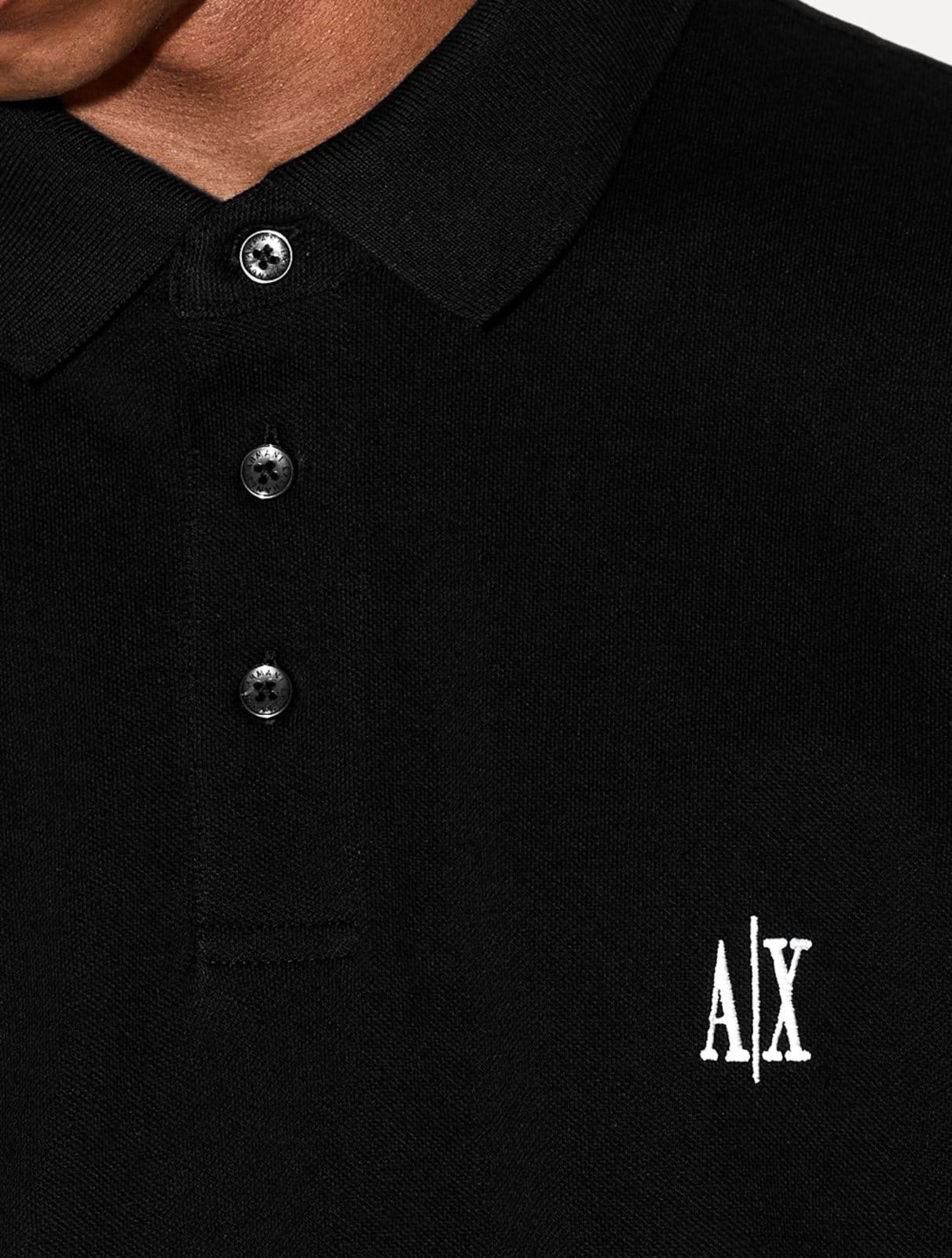 Vista 2 Polo Armani Exchange Masculina Regular Fit Logo Icon AX Preta Armani Exchange preto