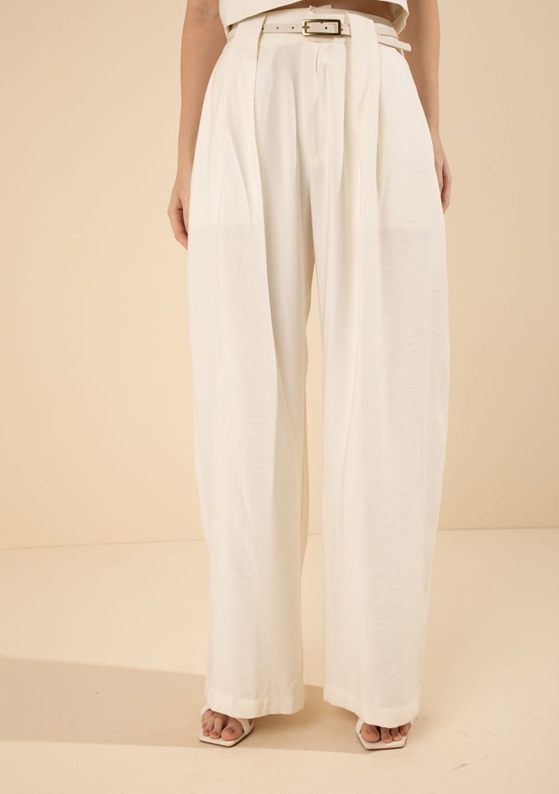 Vista 2 Calça Morena Rosa Reta Alta Estampado Morena Rosa estampado rosa