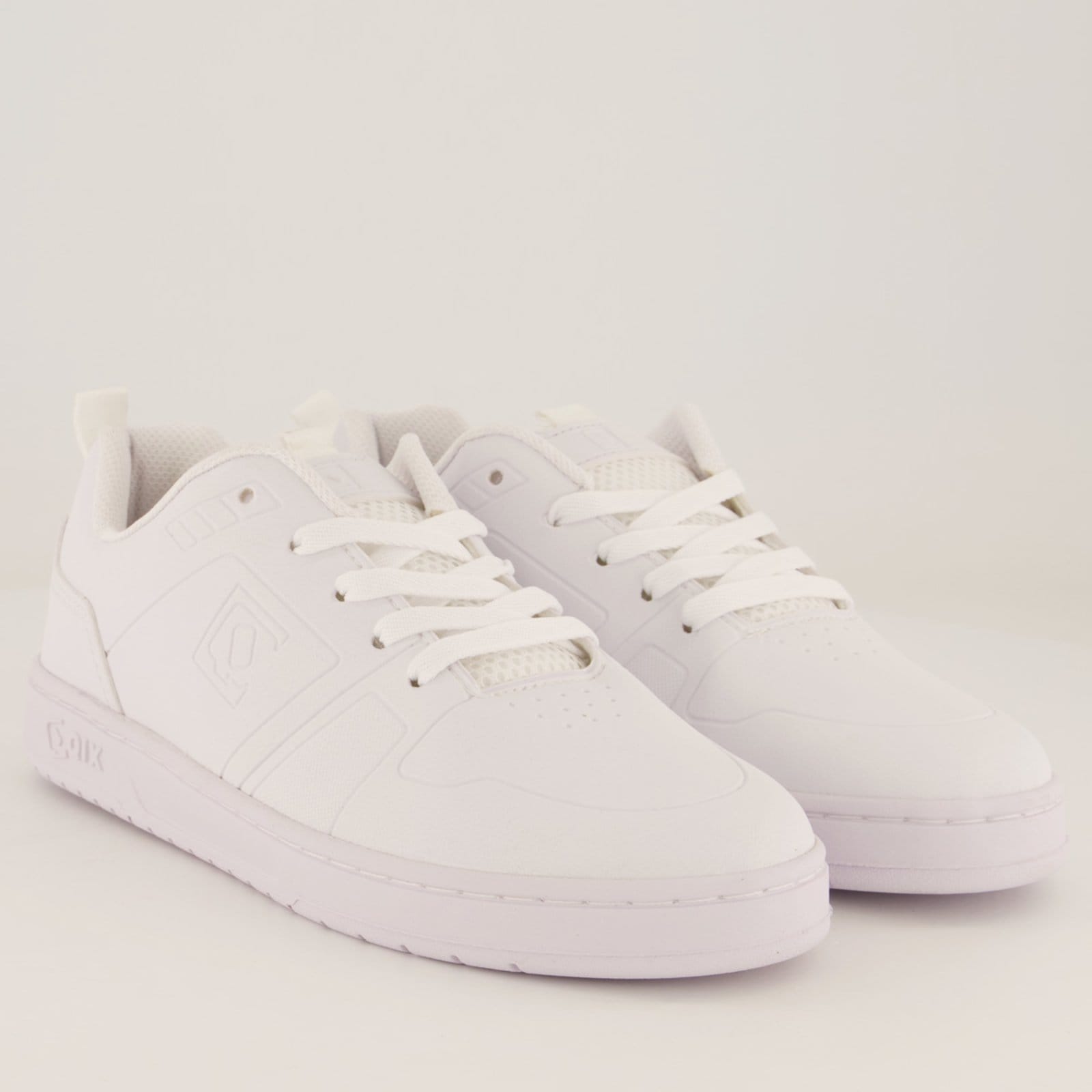 Vista 2 Tênis Qix Clash Qix branco