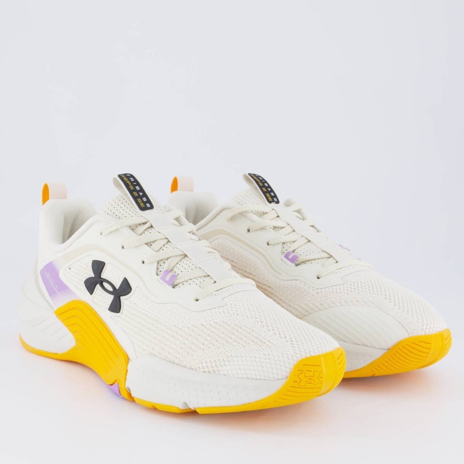 Vista 2 Tênis Under Armour Tribase Reps 2 SE e Laranja Under Armour bege