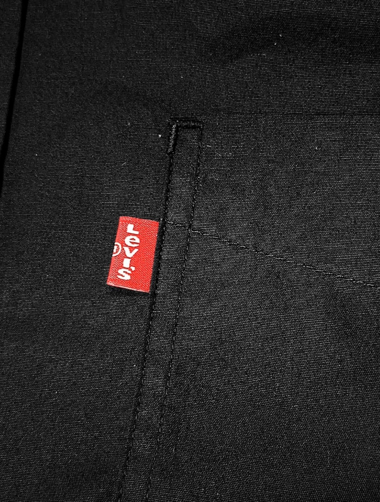 Vista 2 Camisa Levis Masculina Standard One Pocket Preta Levis preto