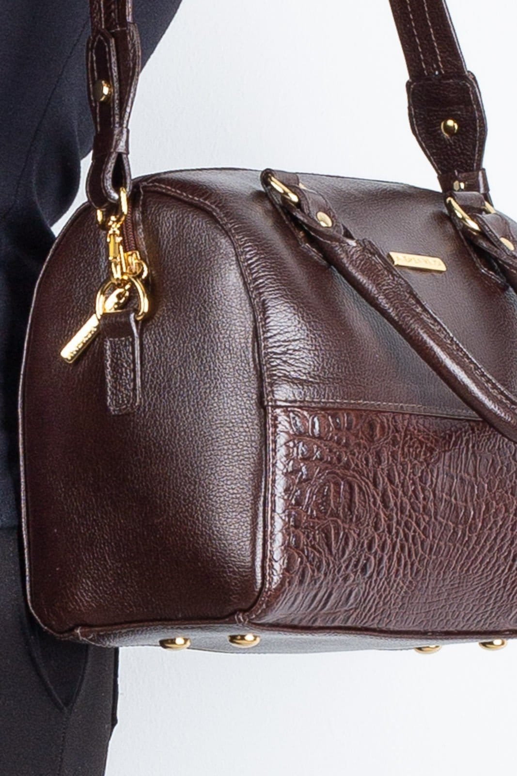 Vista 2 Bolsa Andrea Vinci Baú De Mão Em Couro Liso Sthefani - Café Andrea Vinci caramelo