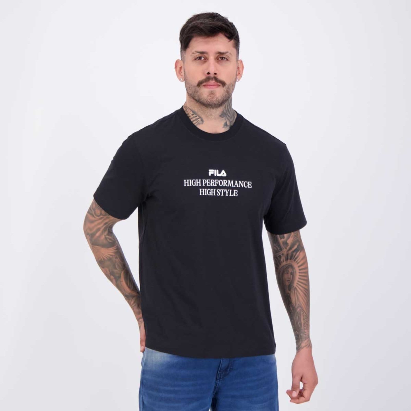 Vista 2 Camiseta Fila Comfort High Style Letter Preta e Branca Fila branco