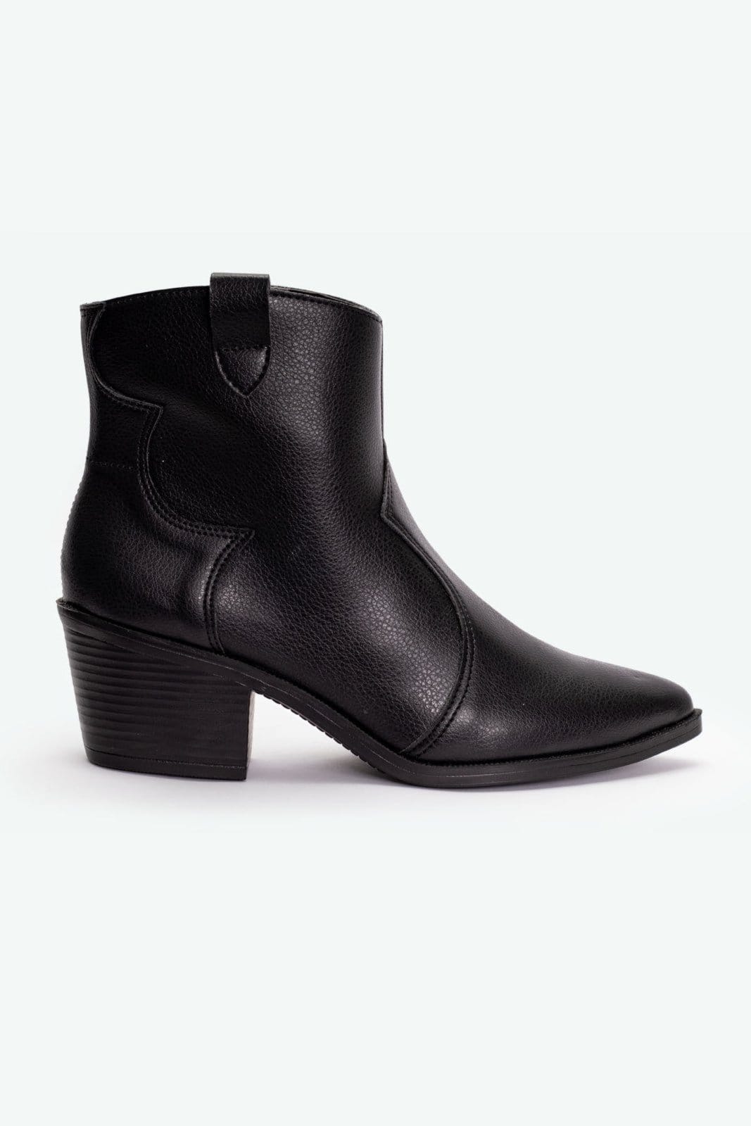 Vista principal Bota Slouchy Cano Baixo Detalhe Argola Bico Fino Camurça Boemia Moderno Autentico Suzana Santos preto