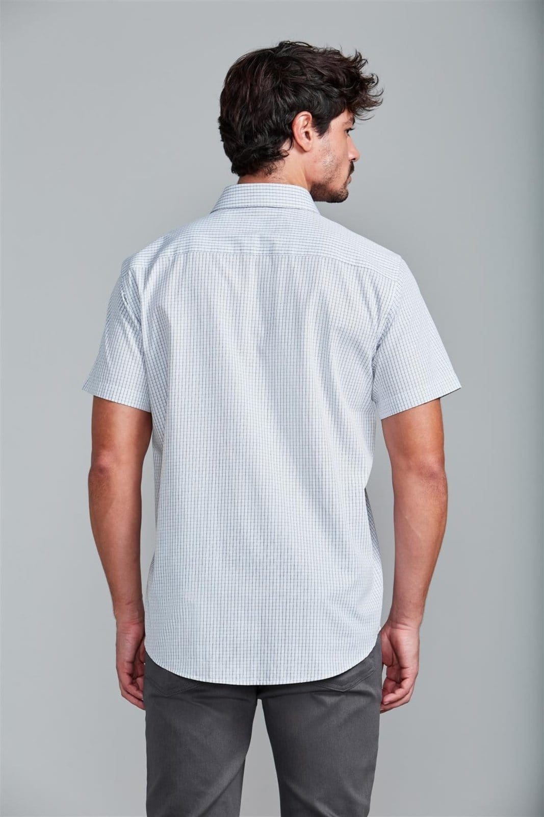 Vista 2 HIGHSTIL Camisa Manga Curta com Bolso Comfort Listrada - Branco HIGHSTIL azul marinho