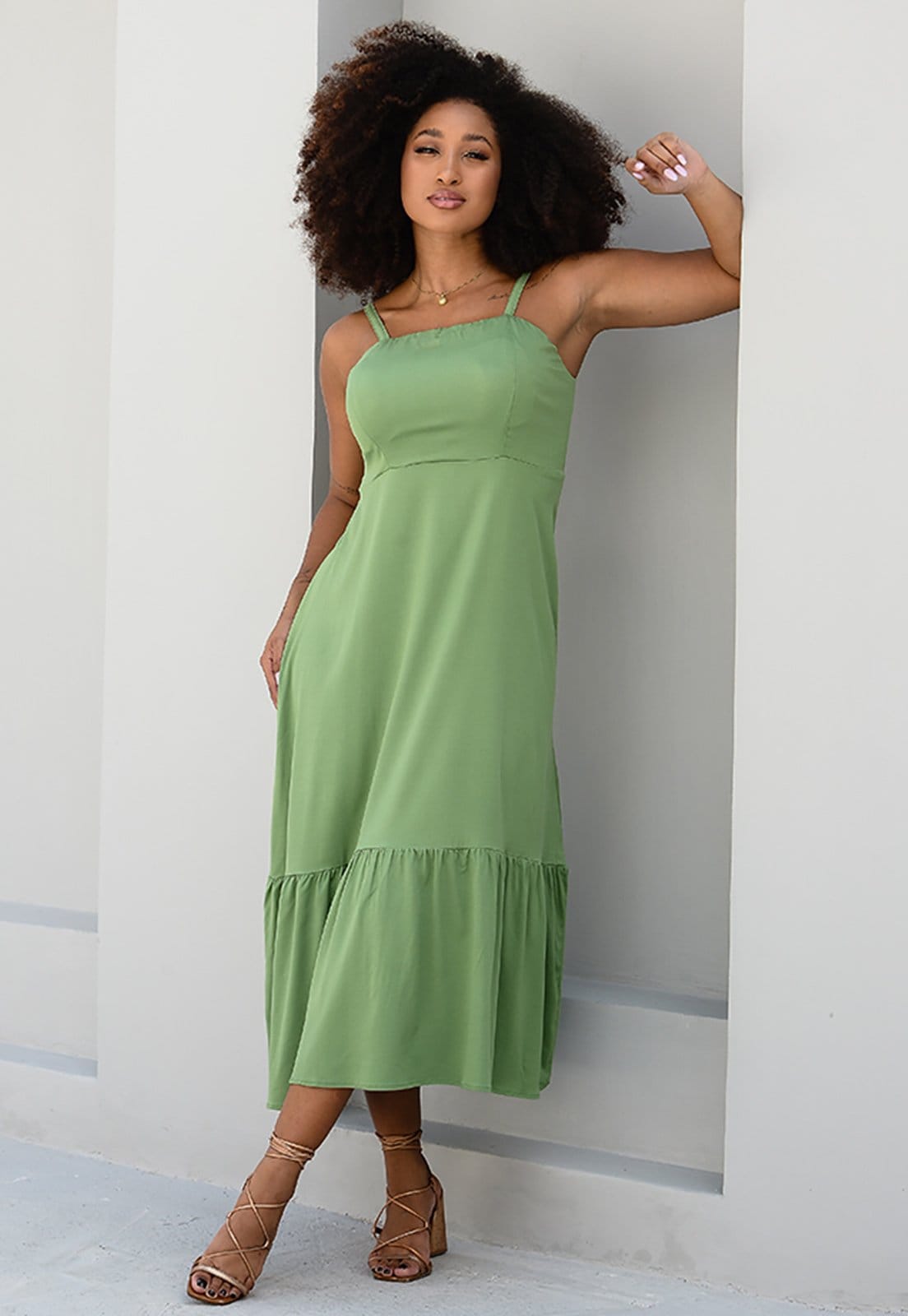 Vista 2 Vestido Midi com Babado na Barra BBonnie Emanuelly Pistache BBonnie verde
