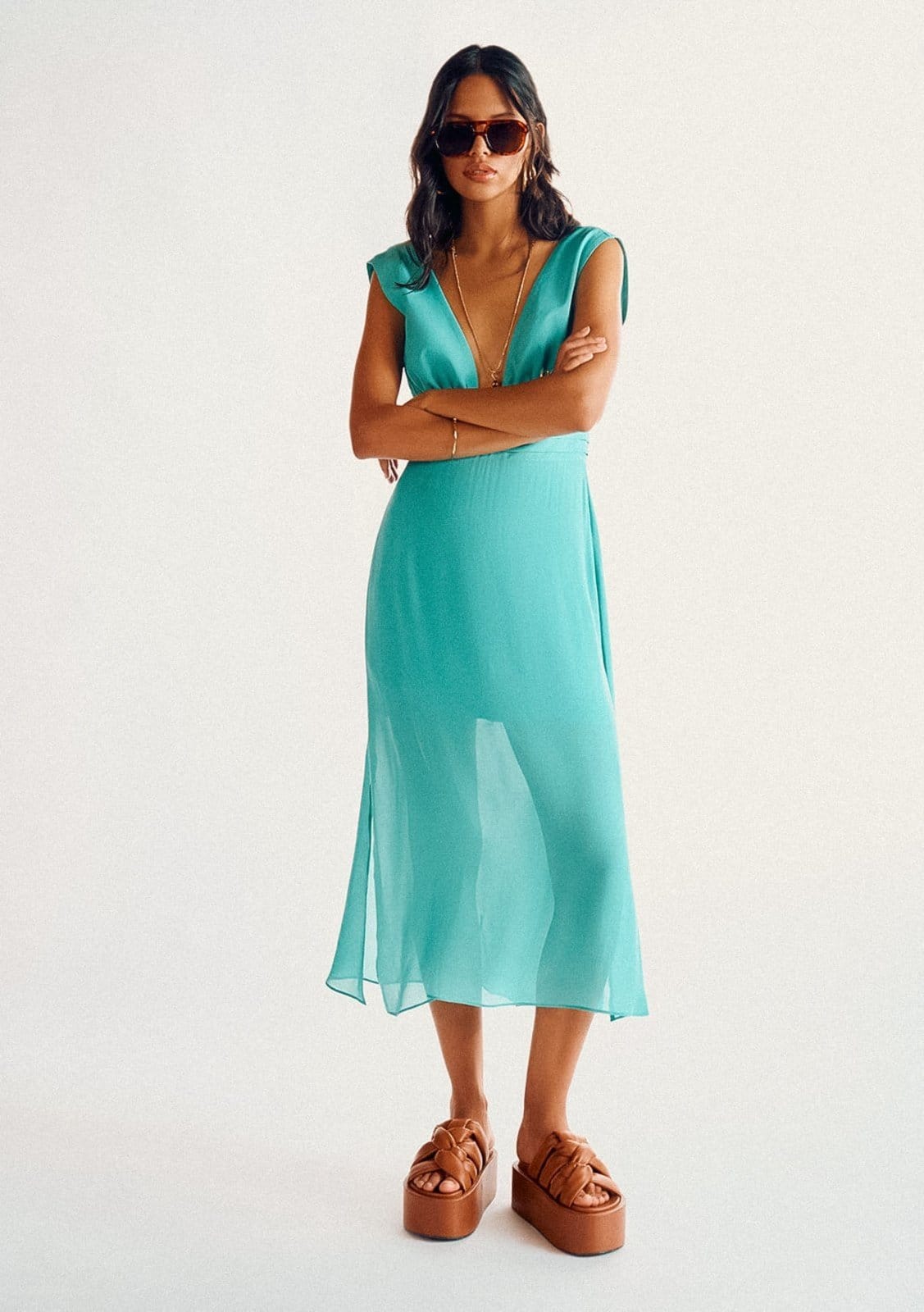 Vista principal Vestido Zinco Lebôh Midi Decote Profundo Com Pregas Zinco azul