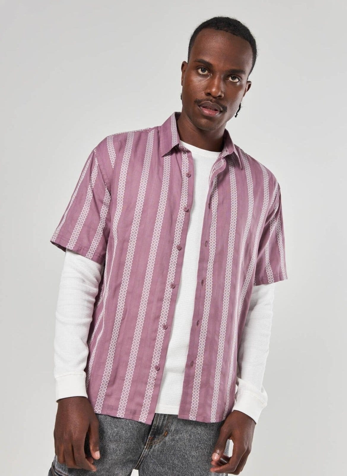 Camisa Roxa Com Listras Brancas