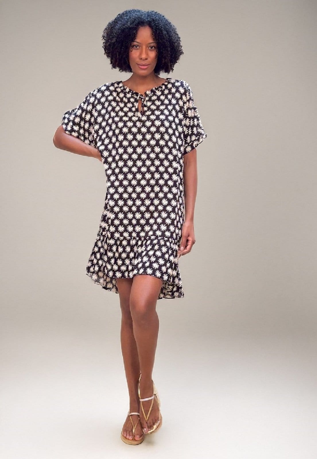 Vestido curto amplo gola princesa Encanto das Margaridas