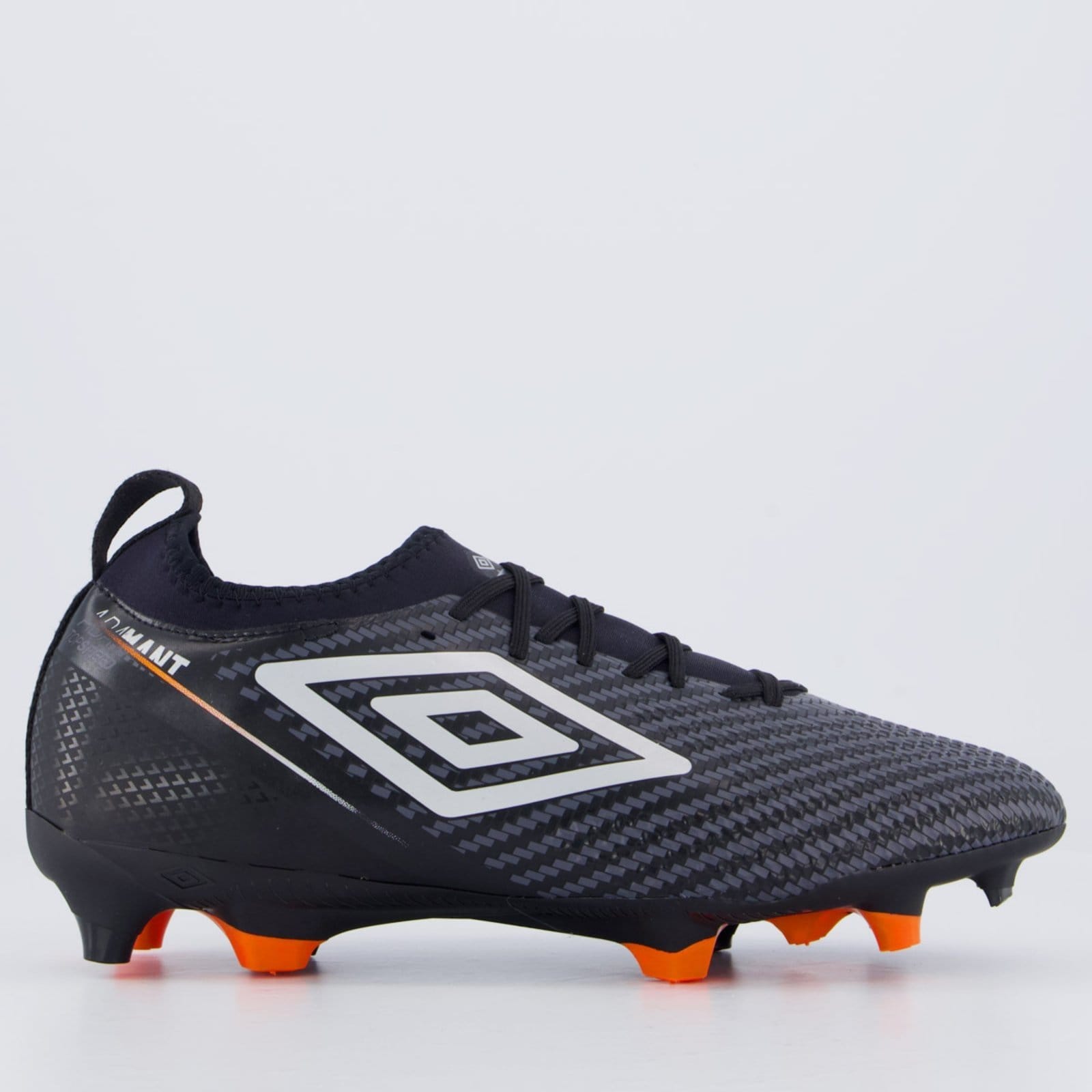 Chuteira Umbro Adamant Top Speed Club Campo Preta e Prata