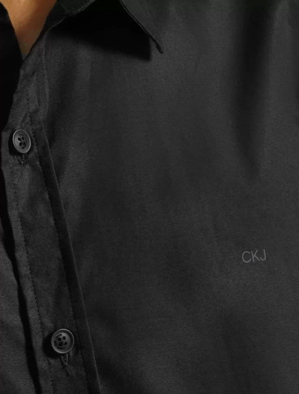 Vista 2 Camisa Calvin Klein Masculina Slim Fit New CKJ Logo Preta Calvin Klein preto