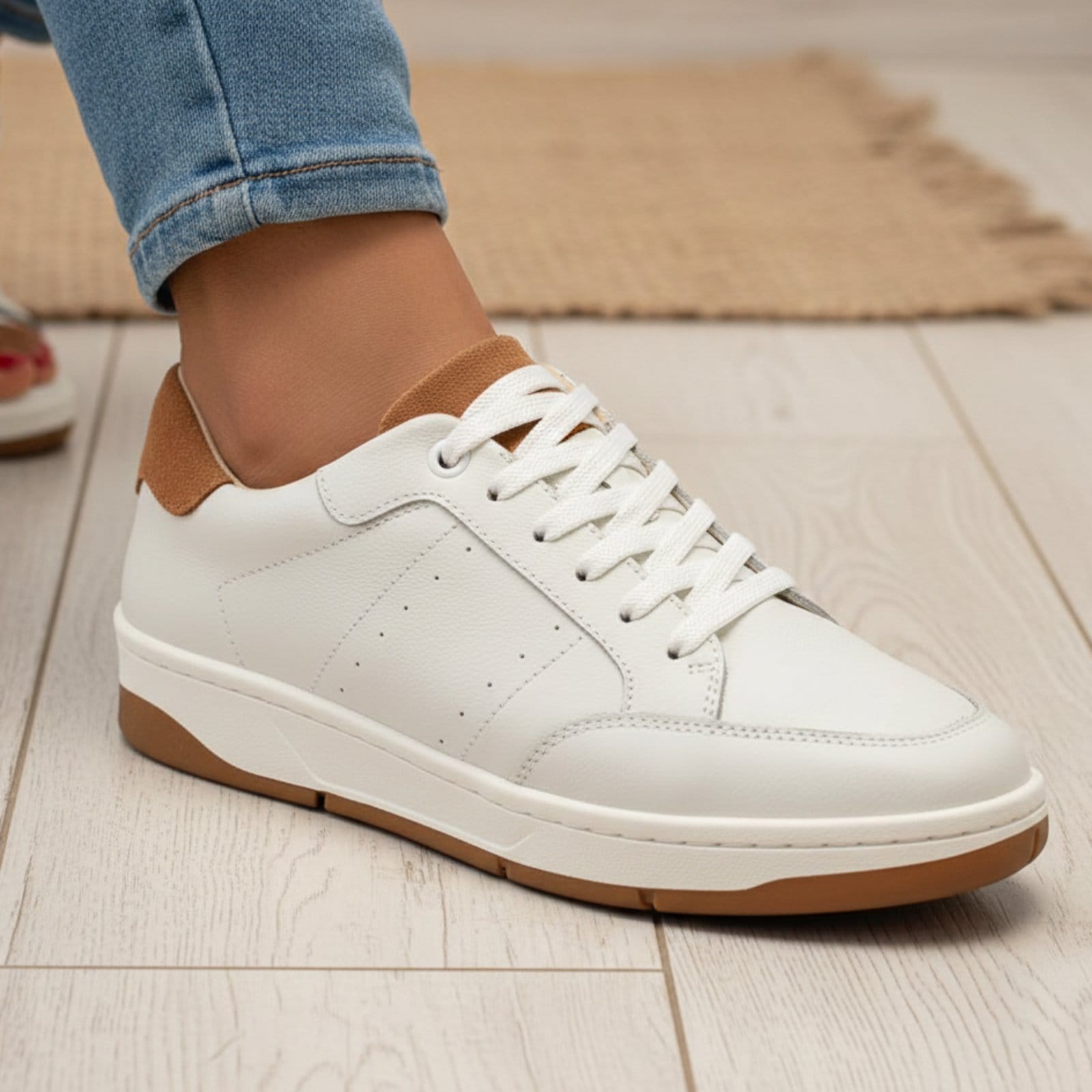 Vista 2 Tênis Feminino Bella Nina Em Couro Legitimo Flatform Casual Conforto Diário Macio Leveza Passeio Trabalho Faculdade Treino Academia Caminhada Gelo Caramelo Bella Nina branco