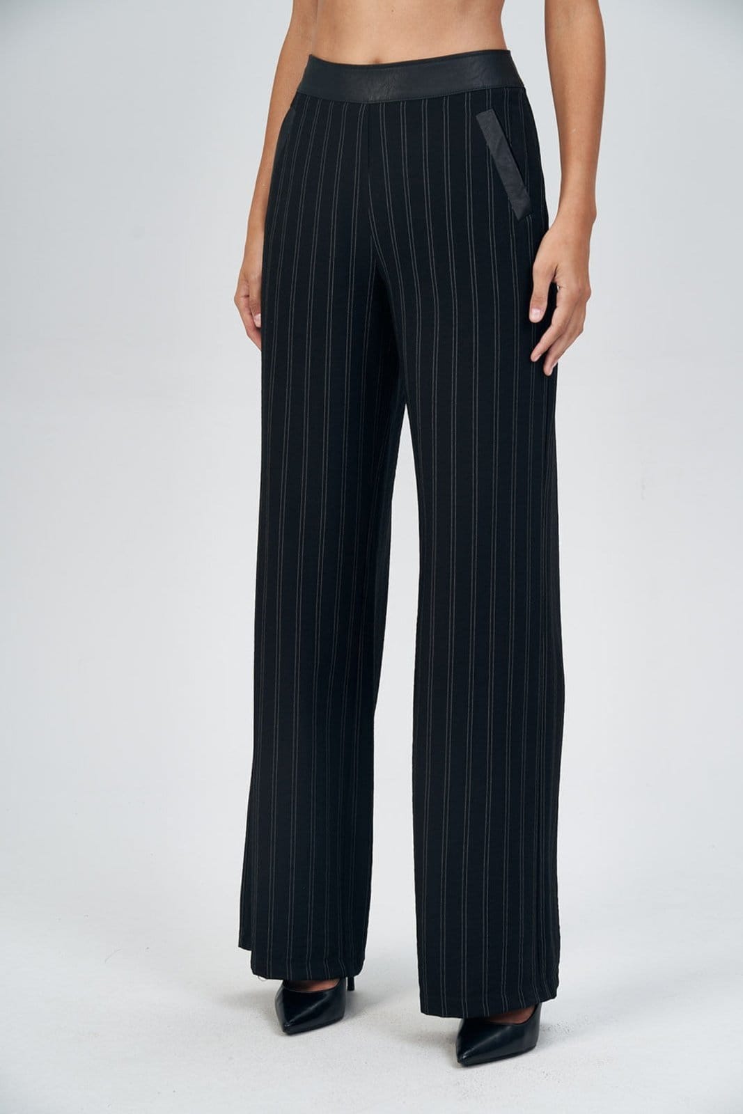 Calça Alfaiataria Risca De Giz Feminina Acostamento