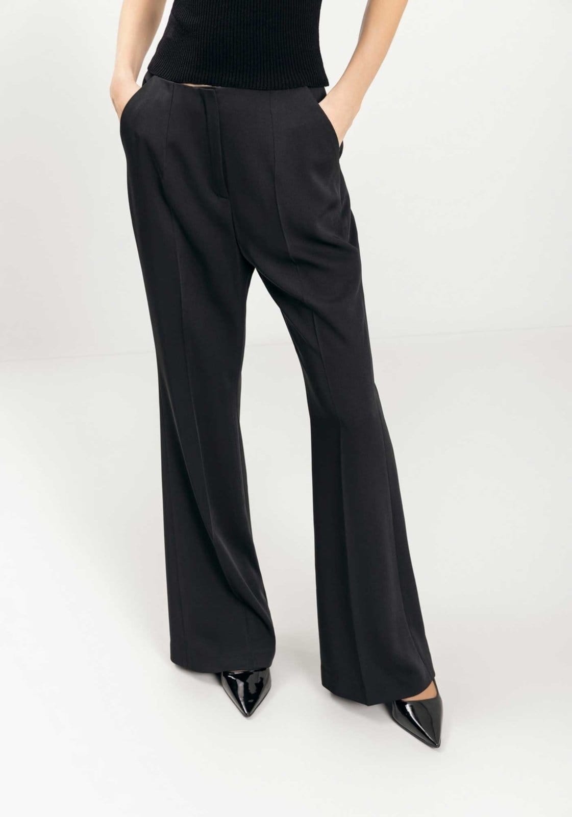 Vista 2 Calça Reta Com Cintura Alta E Vincos Lez a Lez preto