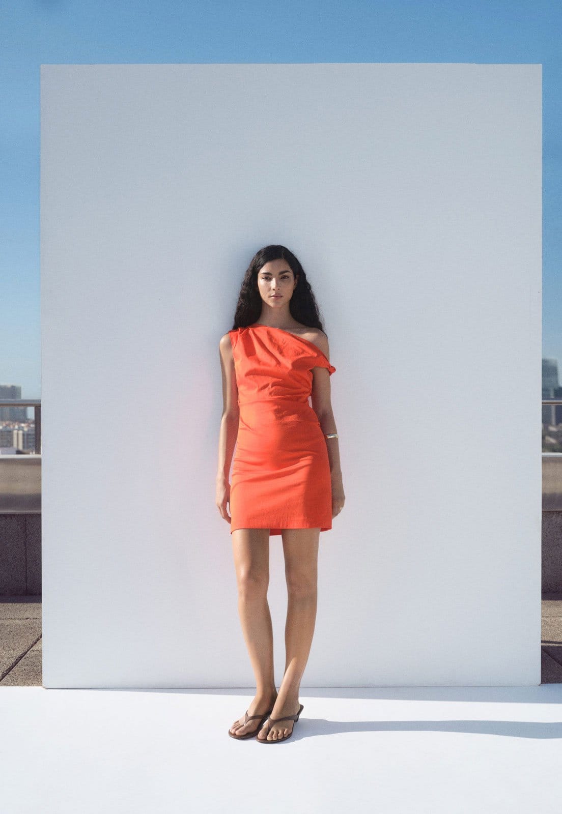 Vista 2 Vestido Feminino Mango Ombro Só Assimétrico Mango laranja