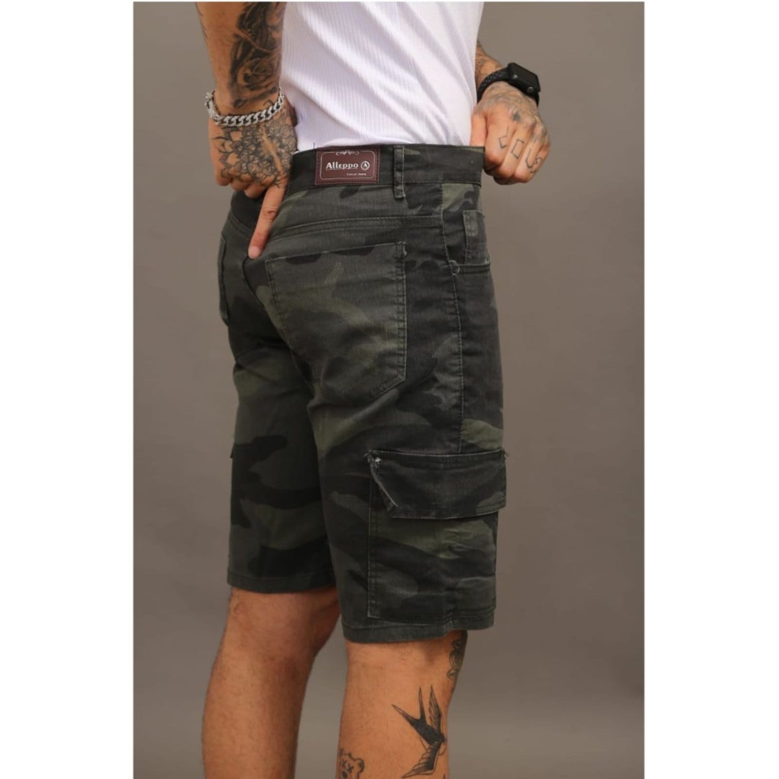 Vista 2 Bermuda Camuflada Militar Verde Cargo Masculina Alleppo Jeans camuflado verde
