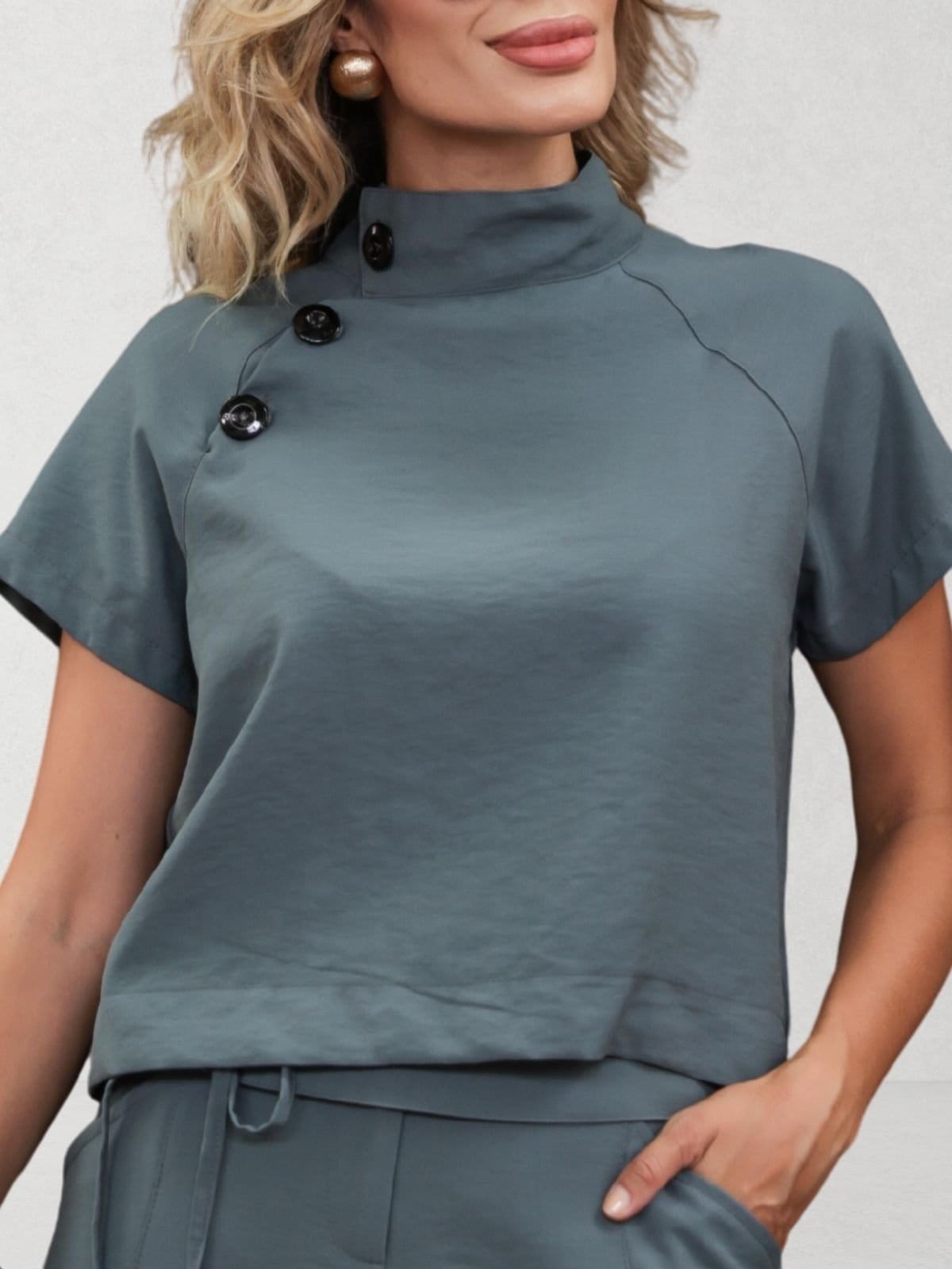 Vista 2 Conjunto Via Lessa Viena Blusa em Alfaiataria Chumbo Via Lessa cinza